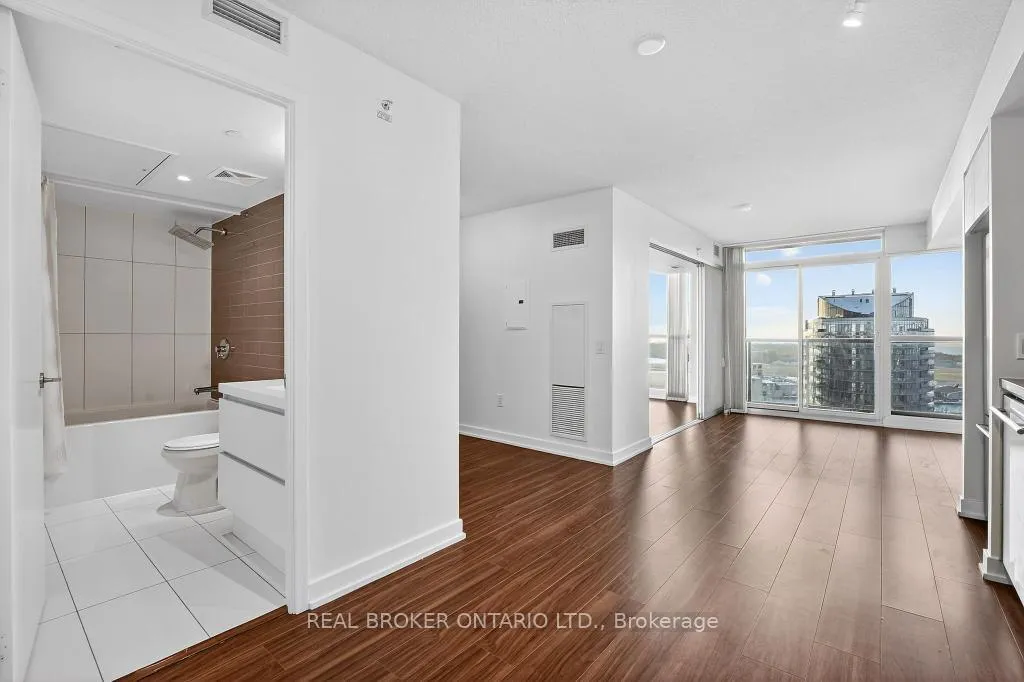 Photo 8 of Unit 3105, 85 Queens Wharf Road, Toronto, Waterfront Communities — HOMEH