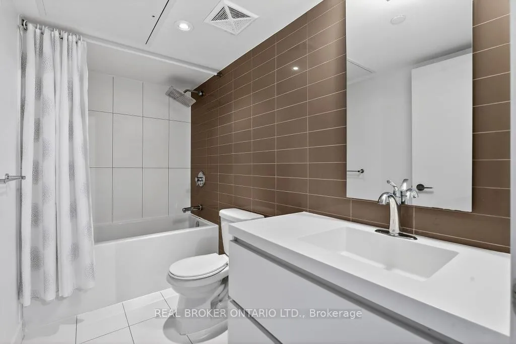 Photo 9 of Unit 3105, 85 Queens Wharf Road, Toronto, Waterfront Communities — HOMEH