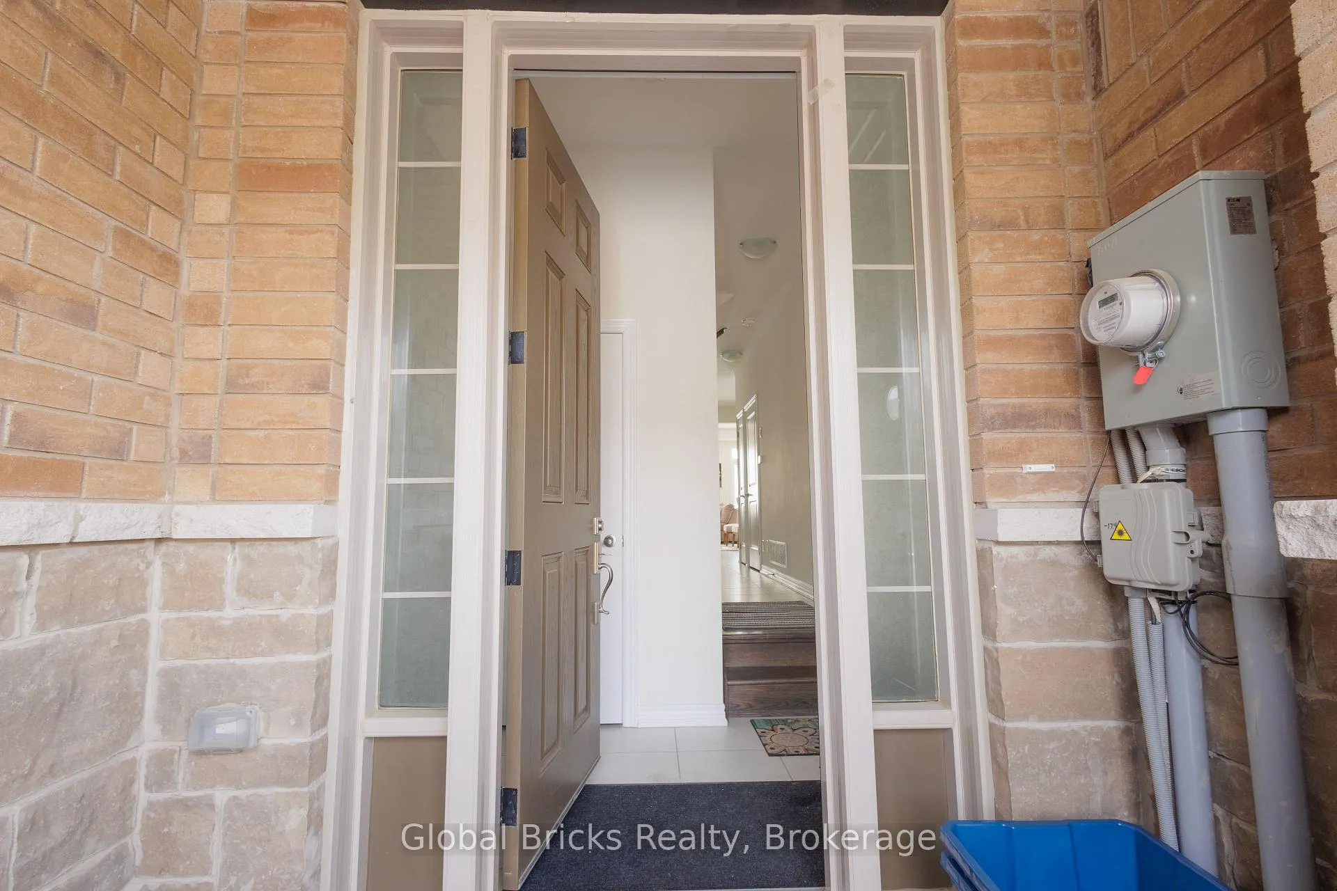 Photo 2 of 192 Broadacre Drive, Kitchener — HOMEH