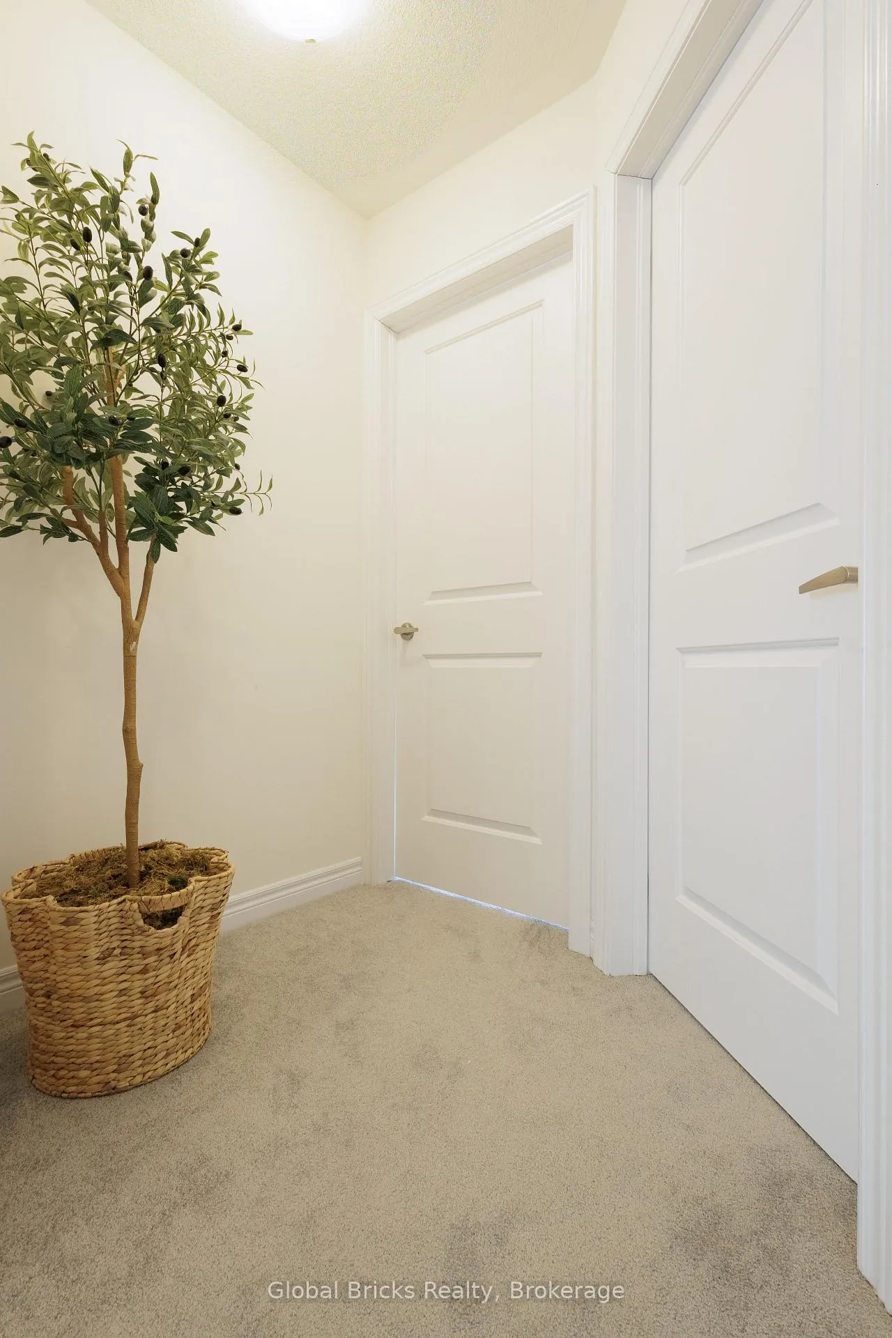 Photo 23 of 192 Broadacre Drive, Kitchener — HOMEH