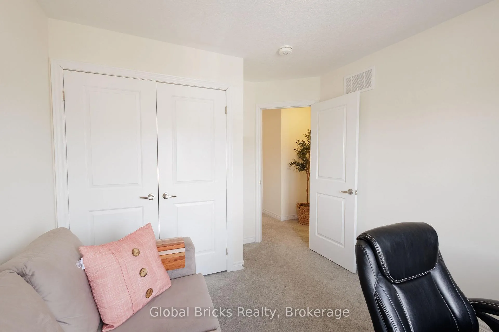Photo 26 of 192 Broadacre Drive, Kitchener — HOMEH