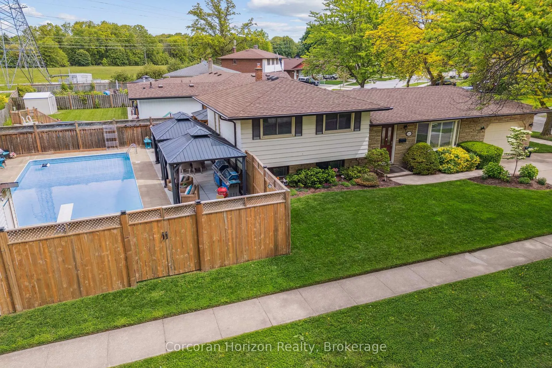 Photo 4 of 6845 Wilinger Street, Niagara Falls, Stamford — HOMEH