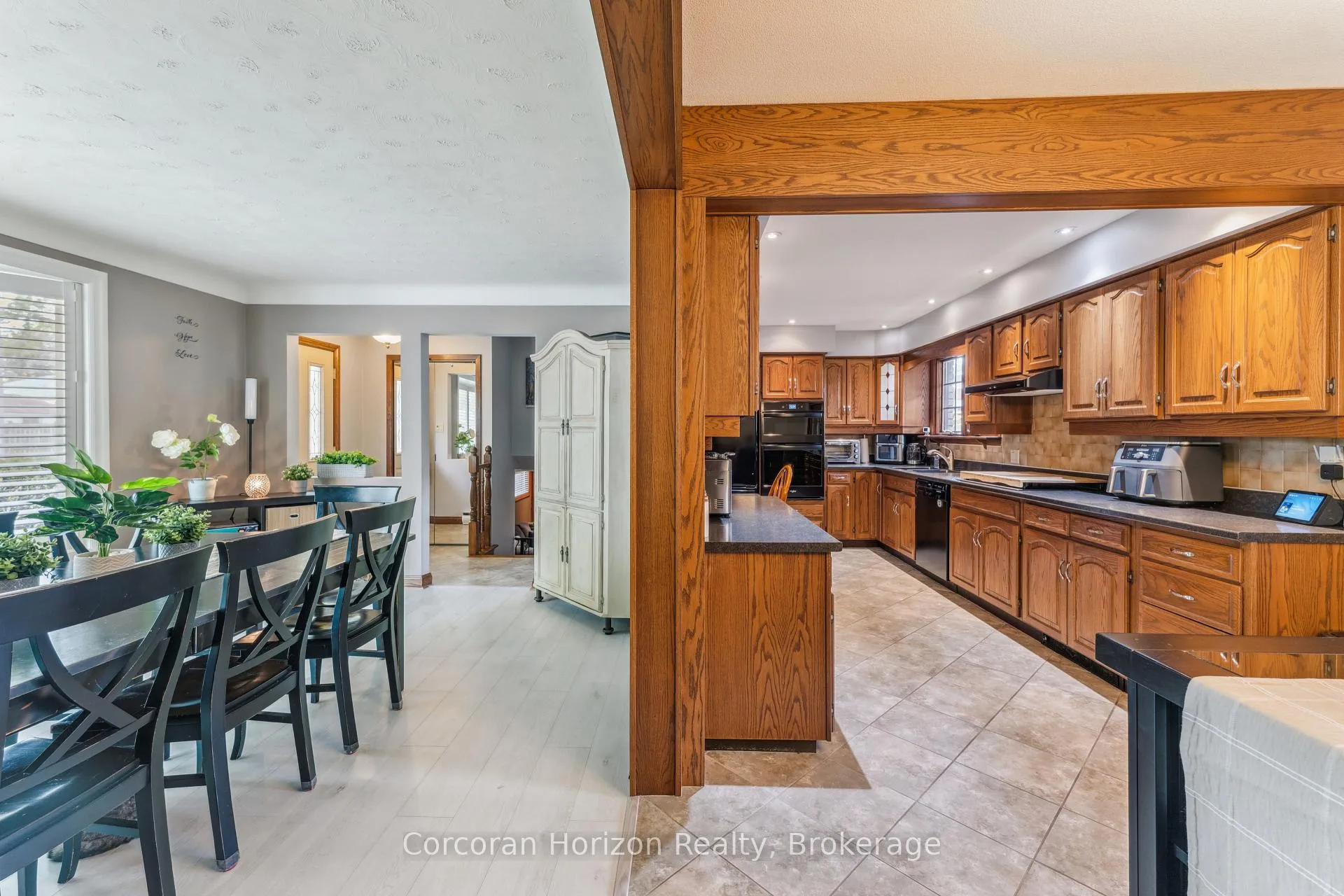 Photo 14 of 6845 Wilinger Street, Niagara Falls, Stamford — HOMEH