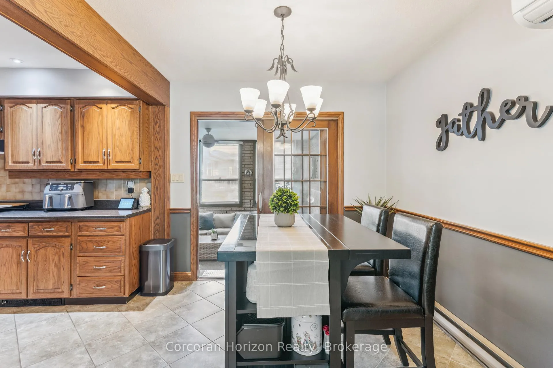 Photo 15 of 6845 Wilinger Street, Niagara Falls, Stamford — HOMEH