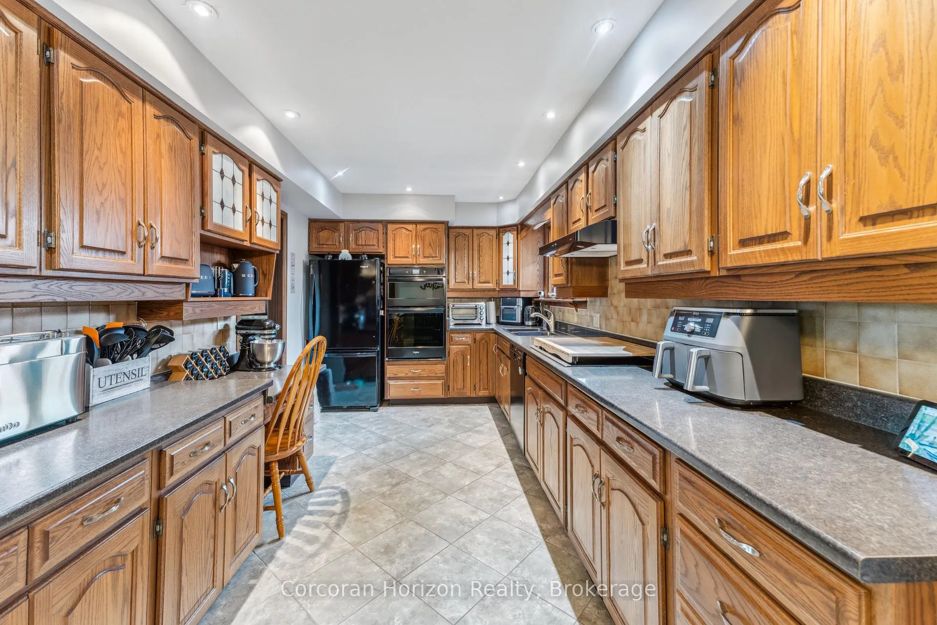Photo 16 of 6845 Wilinger Street, Niagara Falls, Stamford — HOMEH