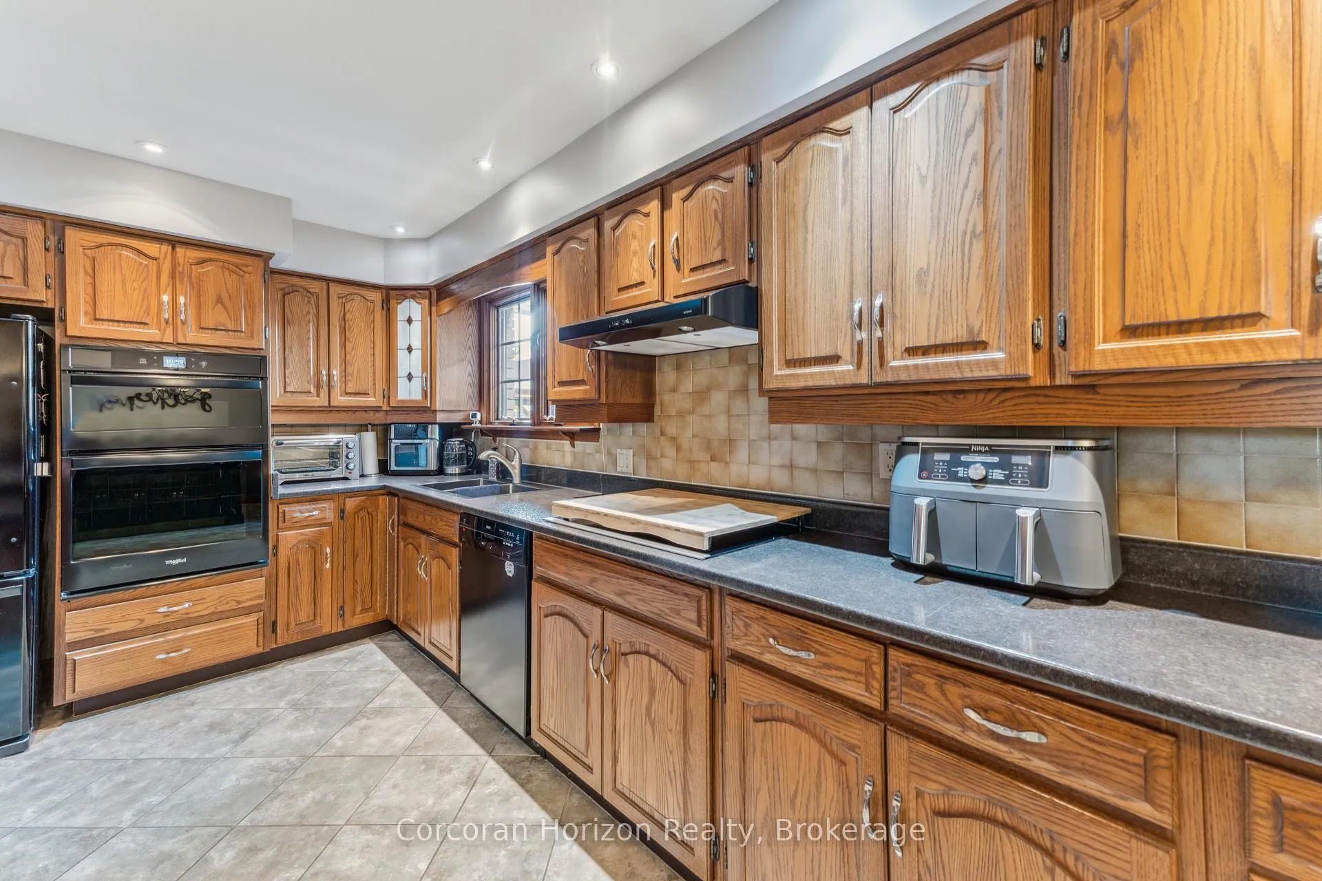 Photo 17 of 6845 Wilinger Street, Niagara Falls, Stamford — HOMEH