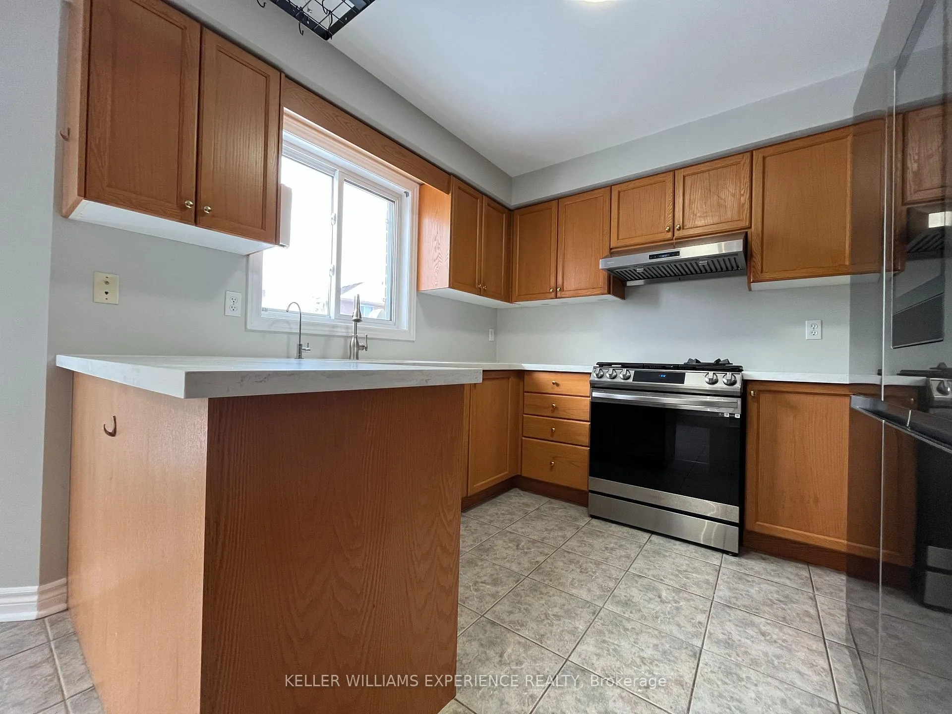 Photo 7 of 59 Birchwood Drive, Barrie, East Bayfield — HOMEH