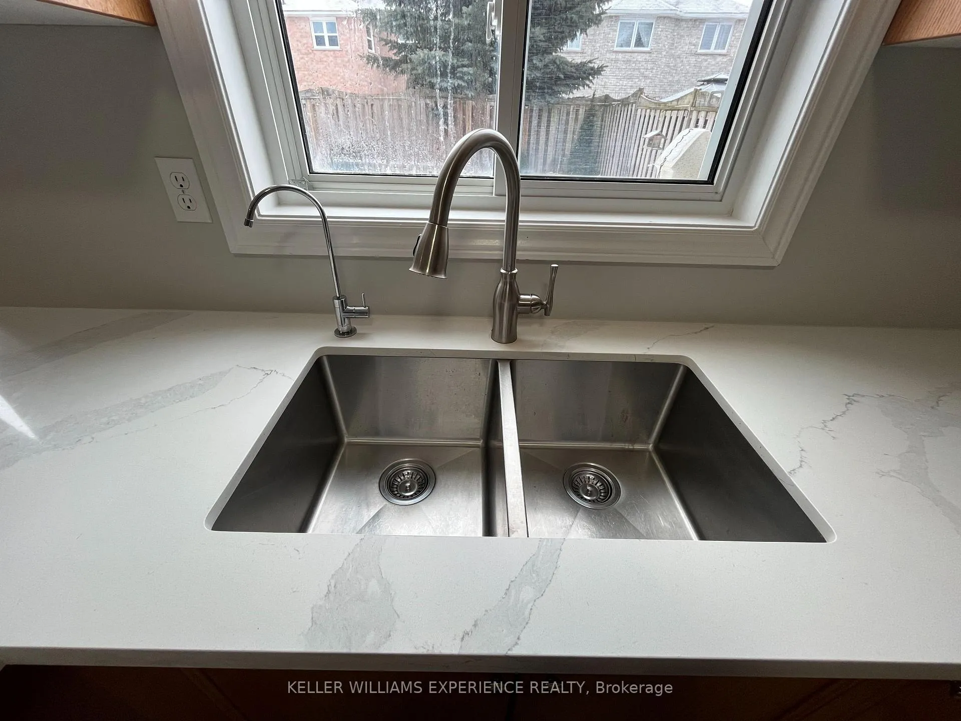Photo 10 of 59 Birchwood Drive, Barrie, East Bayfield — HOMEH