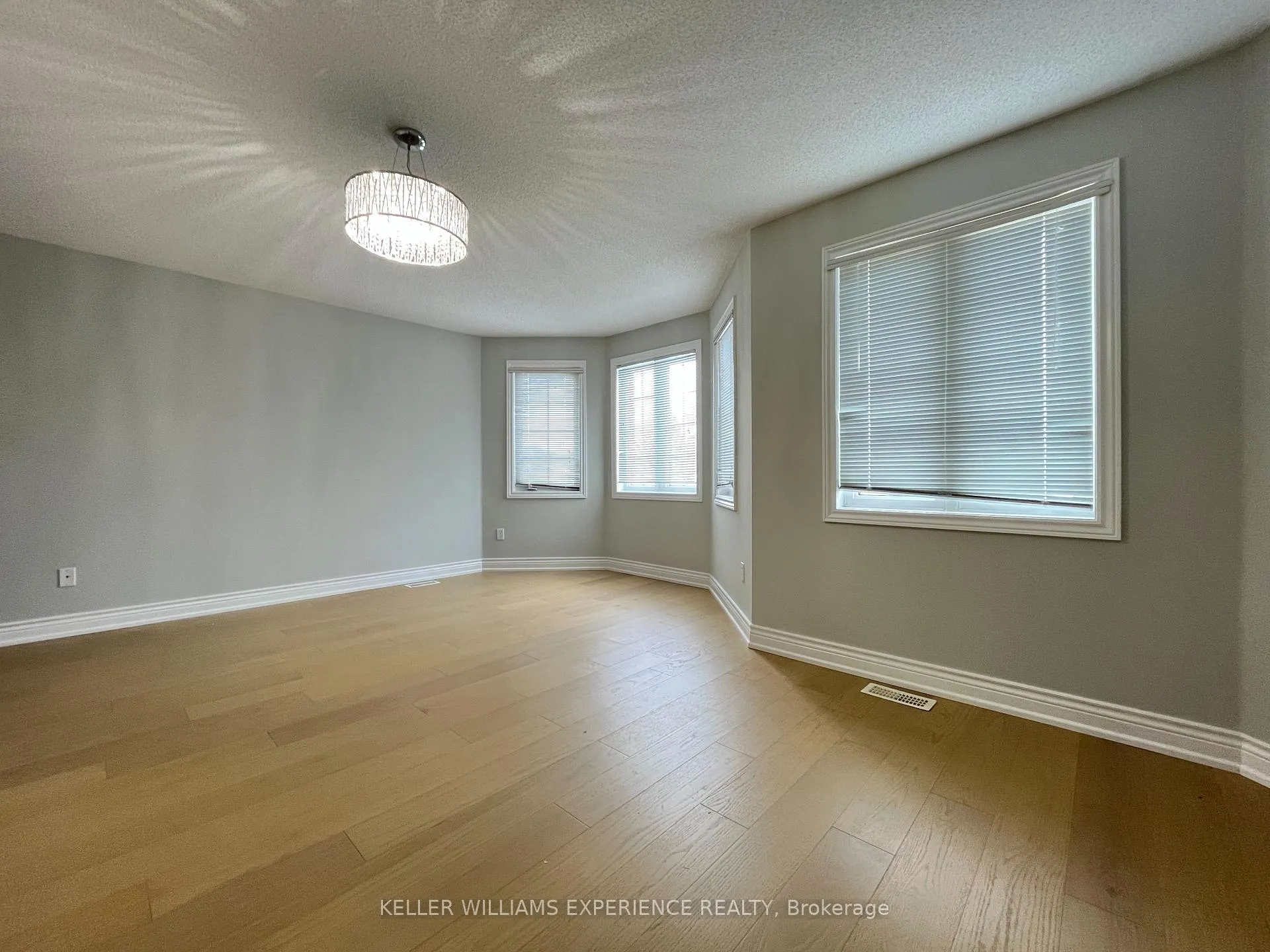 Photo 23 of 59 Birchwood Drive, Barrie, East Bayfield — HOMEH