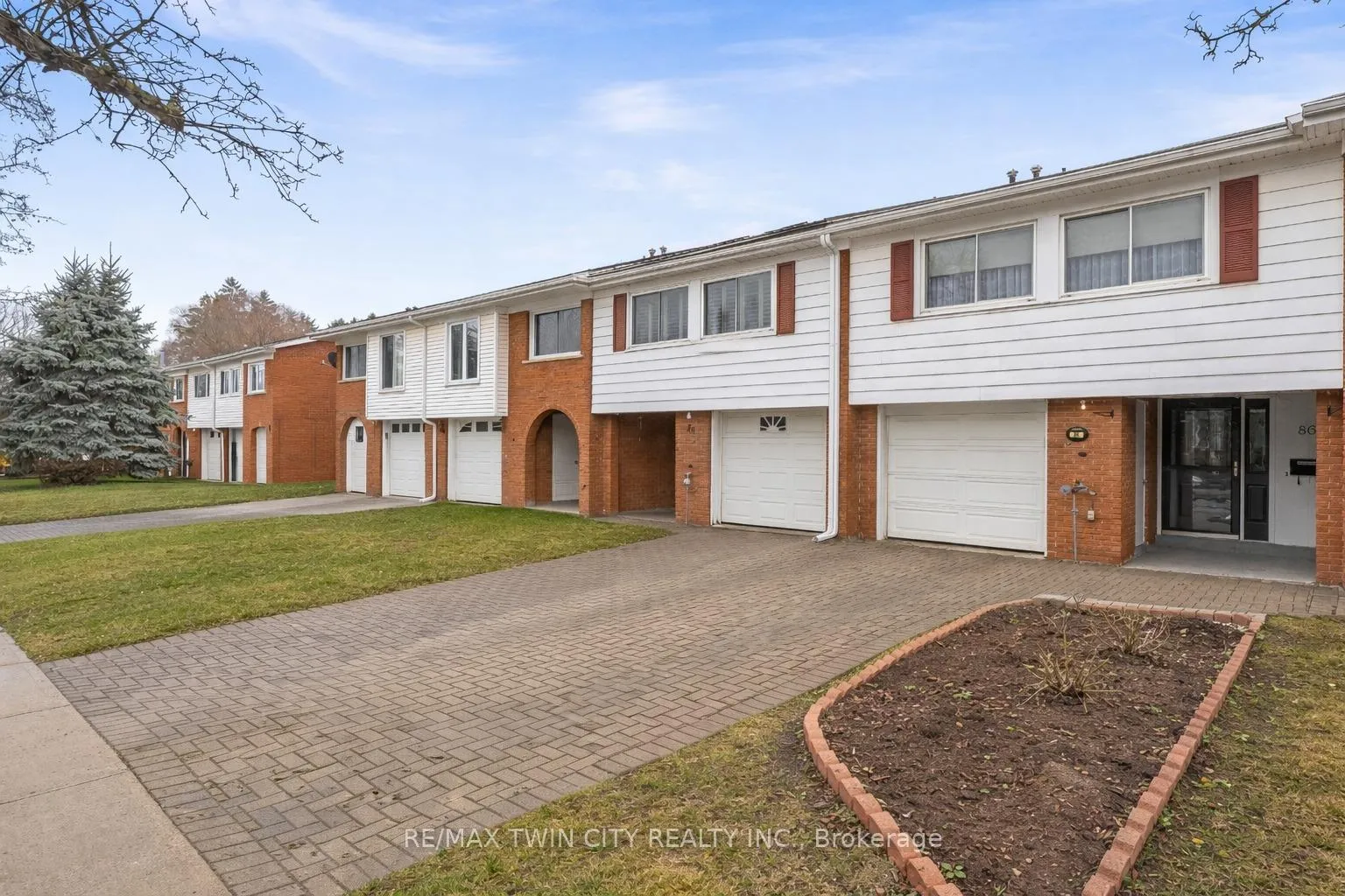 Photo 2 of 86 Overlea Drive, Kitchener — HOMEH