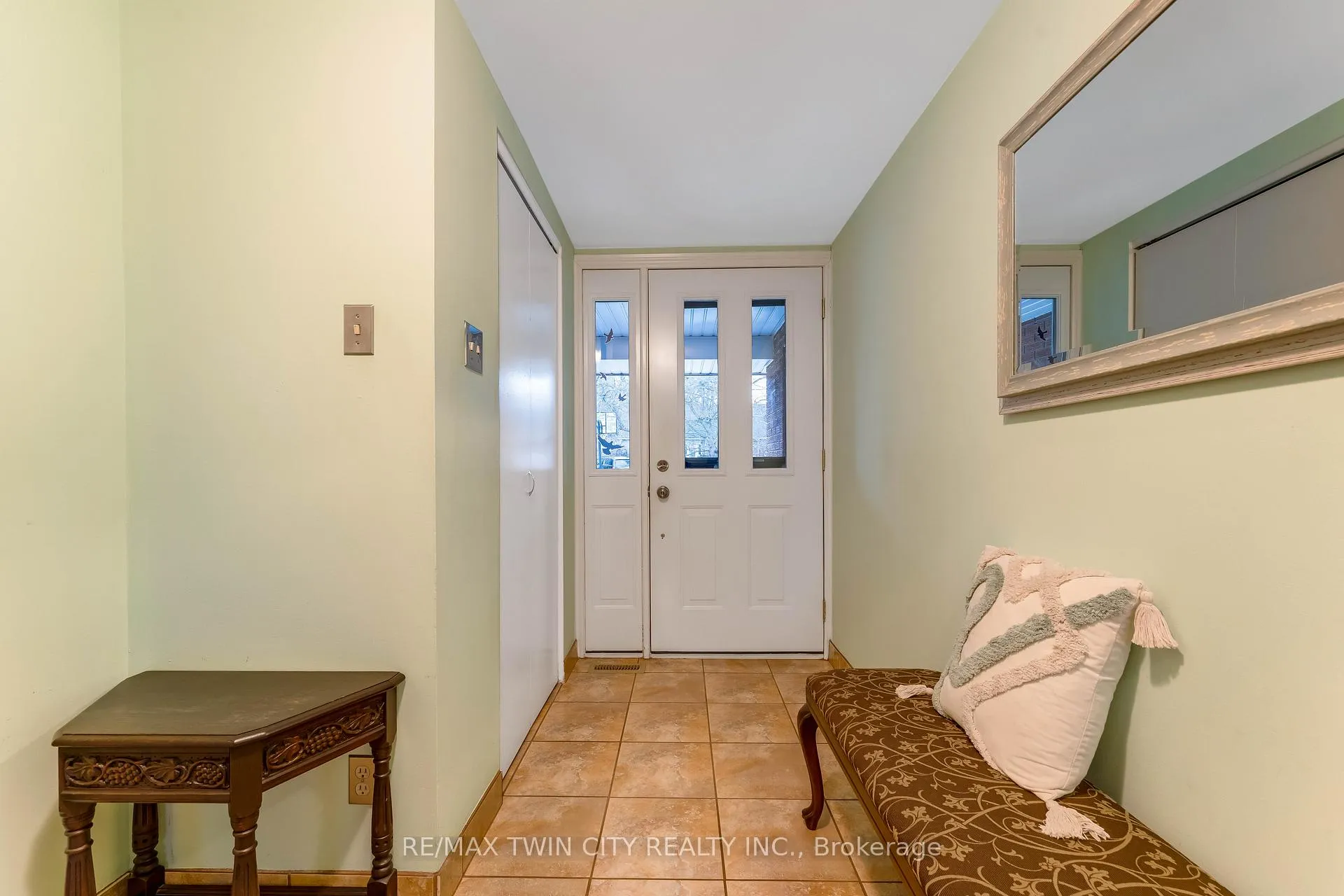 Photo 5 of 86 Overlea Drive, Kitchener — HOMEH