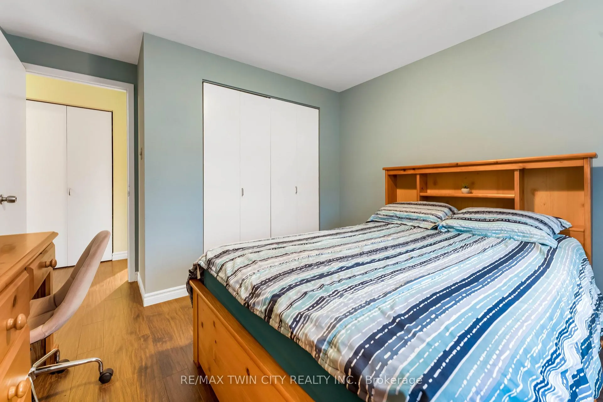 Photo 11 of 86 Overlea Drive, Kitchener — HOMEH