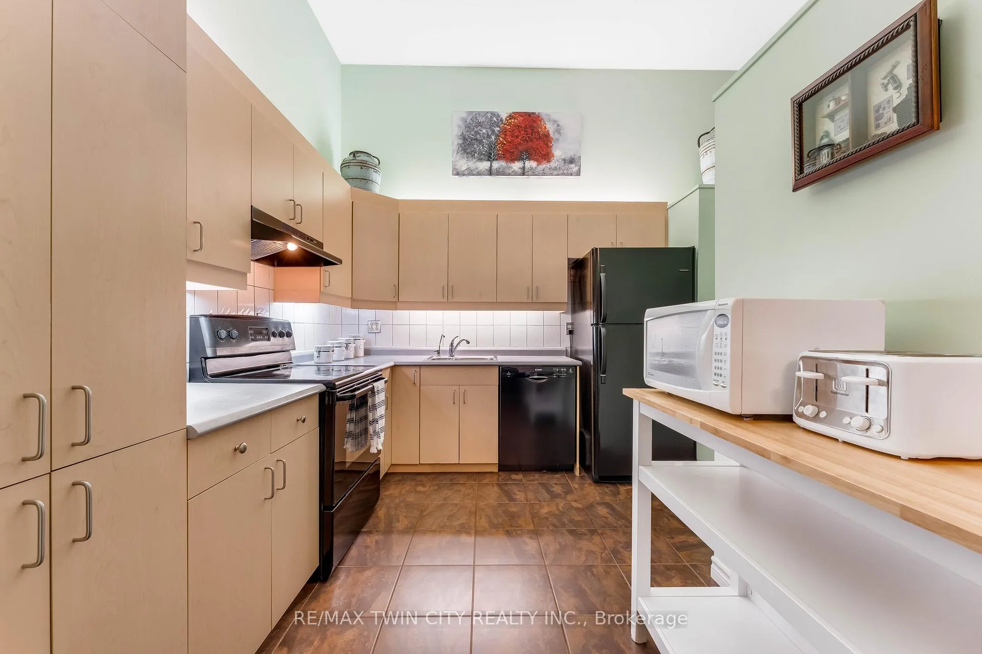 Photo 19 of 86 Overlea Drive, Kitchener — HOMEH
