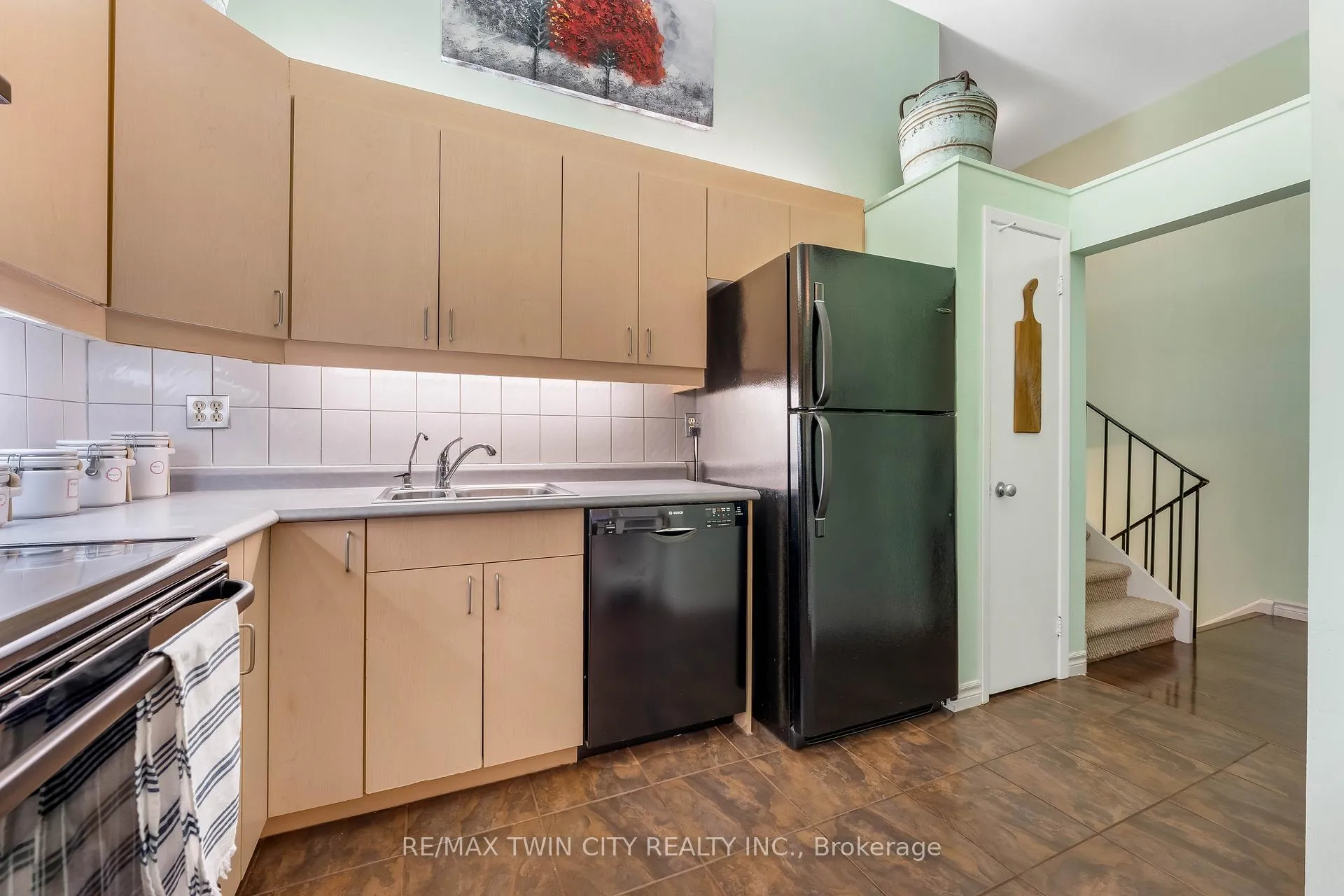 Photo 22 of 86 Overlea Drive, Kitchener — HOMEH