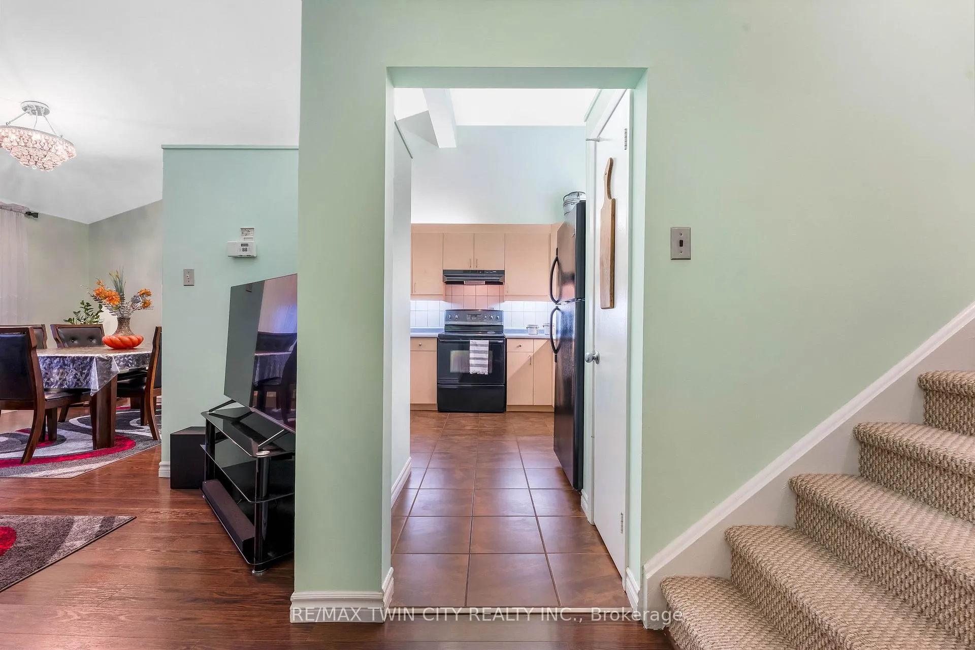 Photo 24 of 86 Overlea Drive, Kitchener — HOMEH