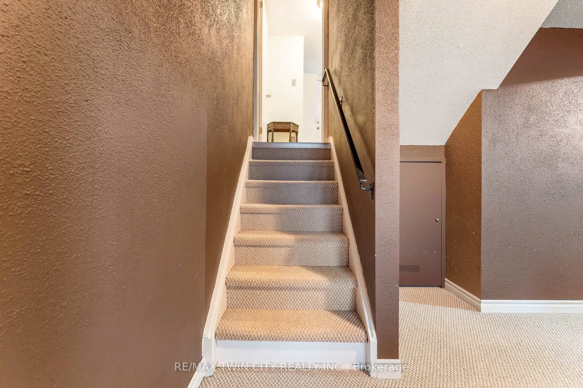 Photo 35 of 86 Overlea Drive, Kitchener — HOMEH