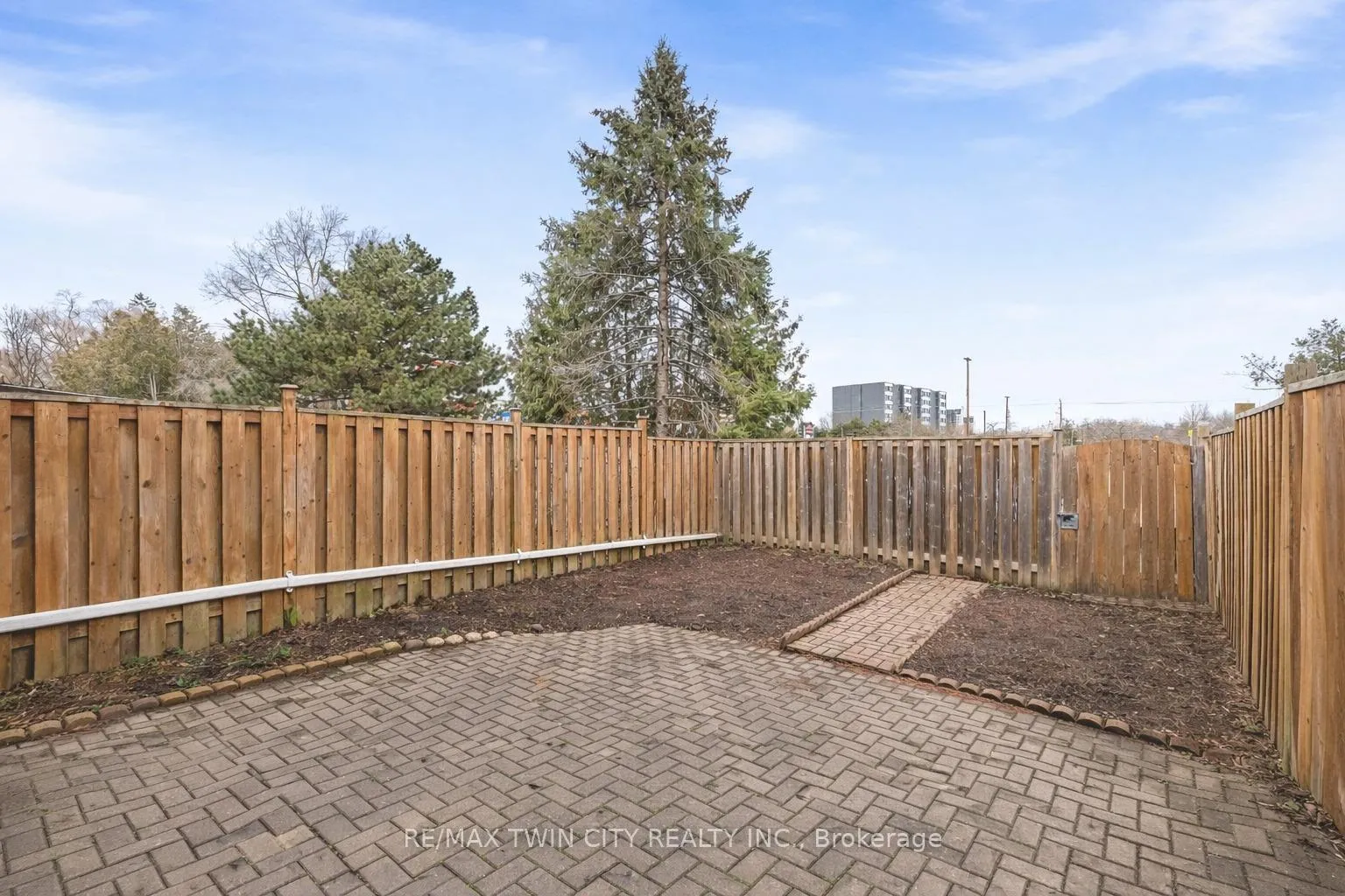 Photo 39 of 86 Overlea Drive, Kitchener — HOMEH