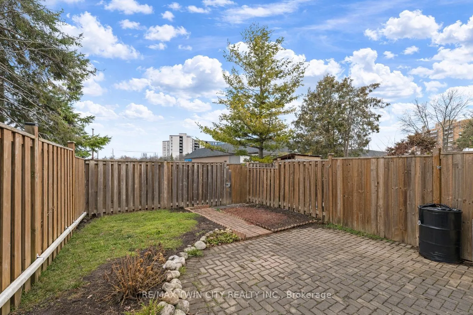 Photo 40 of 86 Overlea Drive, Kitchener — HOMEH