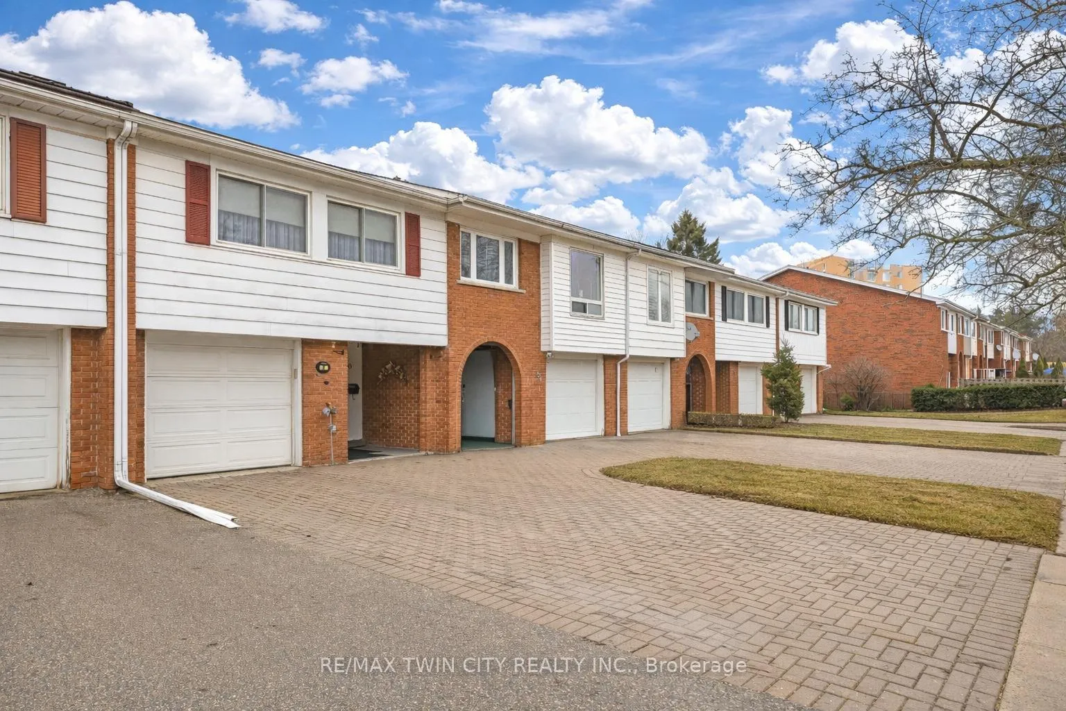 Photo 42 of 86 Overlea Drive, Kitchener — HOMEH