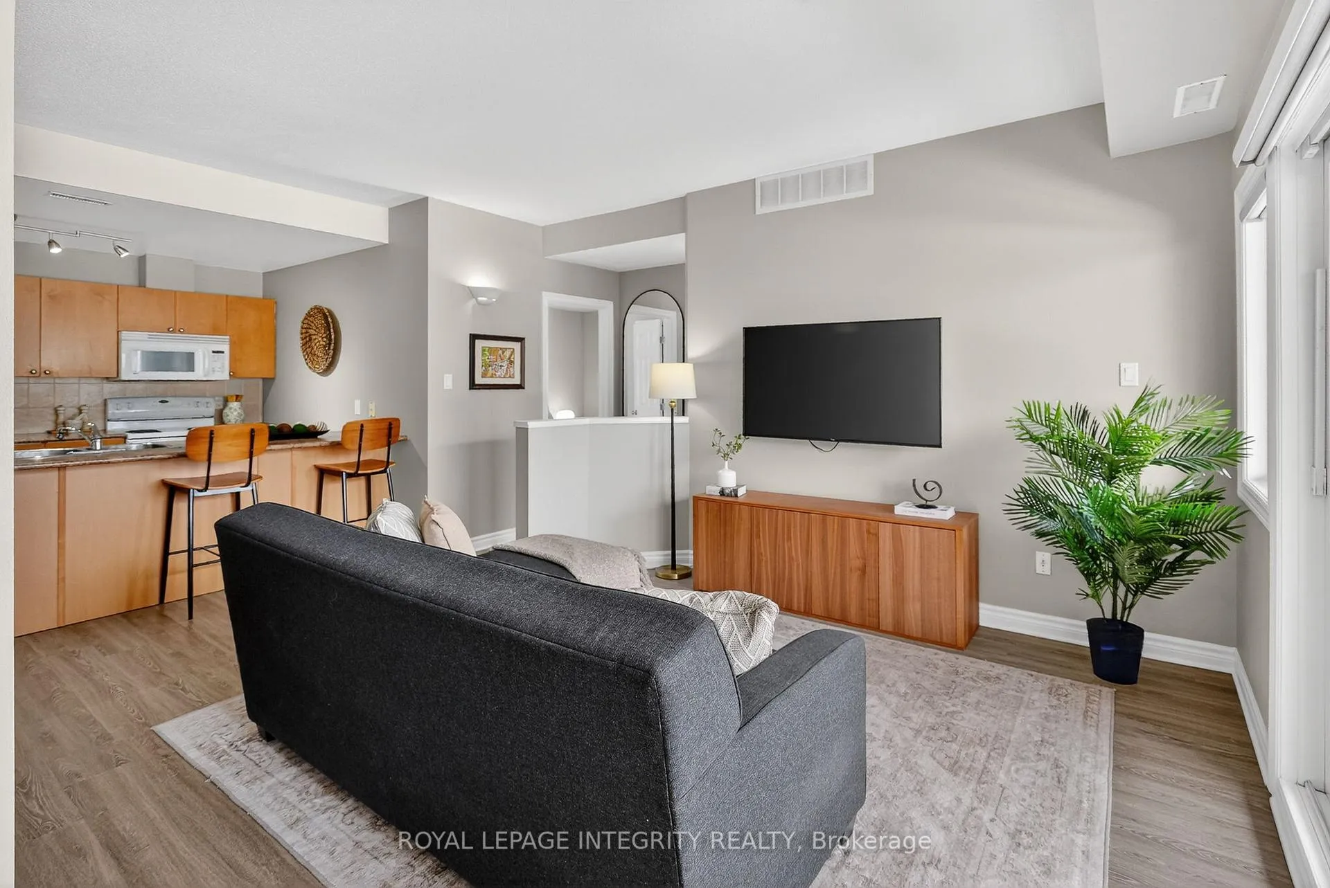 Photo 5 of Unit E, 156 Waterbridge Drive E, Ottawa, Barrhaven East — HOMEH