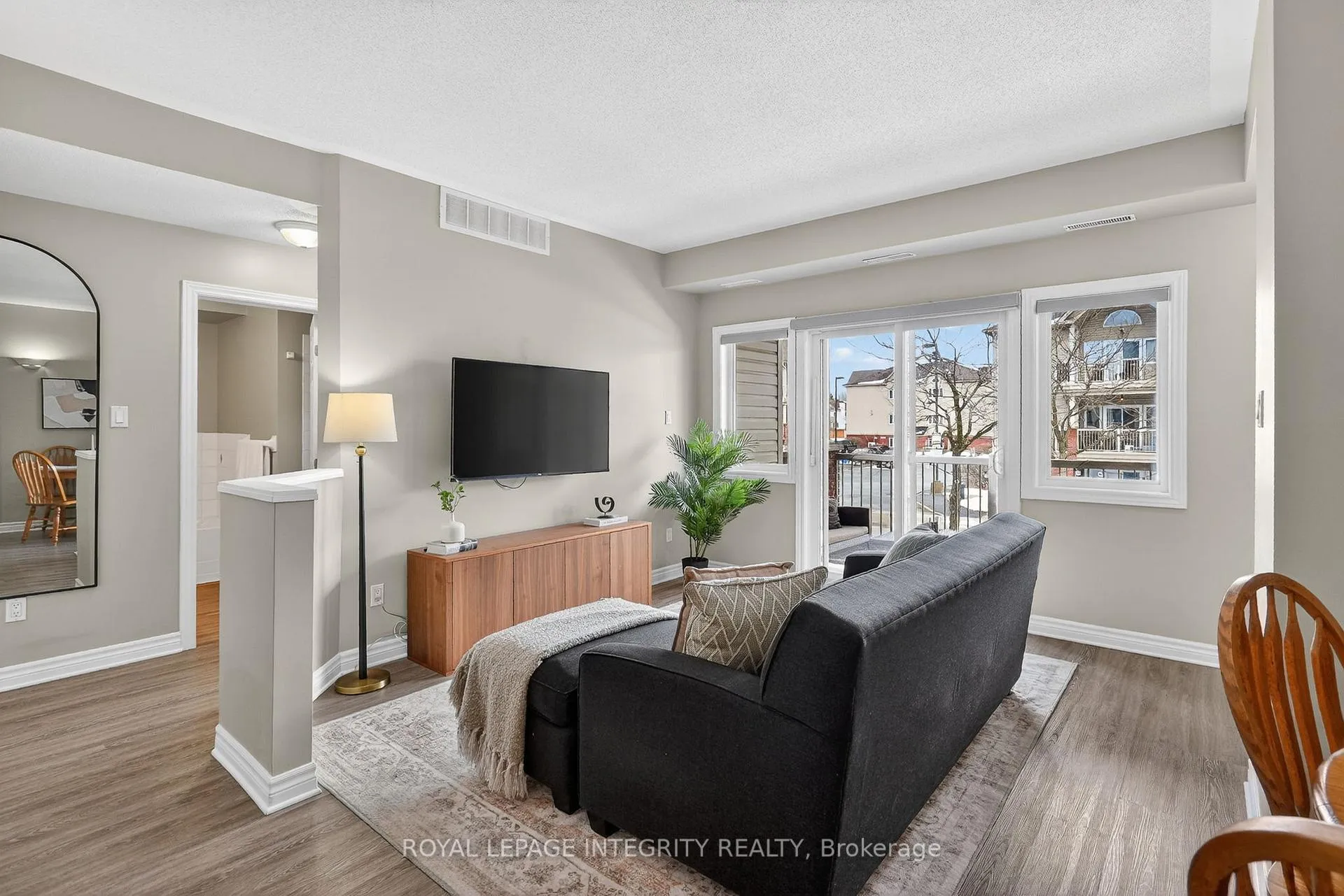Photo 6 of Unit E, 156 Waterbridge Drive E, Ottawa, Barrhaven East — HOMEH