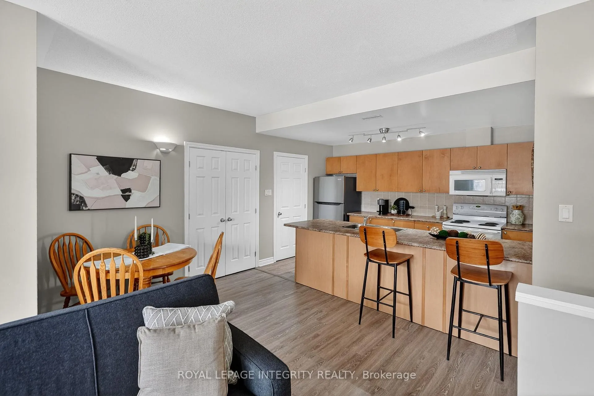 Photo 7 of Unit E, 156 Waterbridge Drive E, Ottawa, Barrhaven East — HOMEH