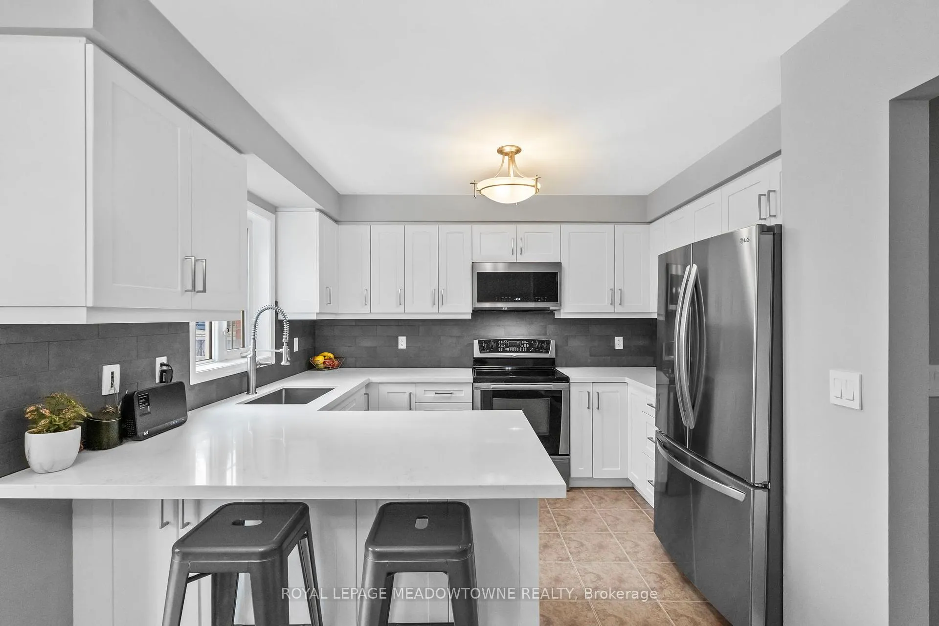 Photo 8 of 356 Bussel Crescent, Milton, Clarke — HOMEH