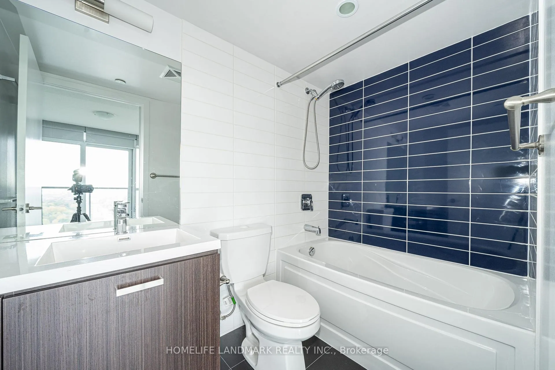 Photo 14 of Unit 2610, 125 Redpath Avenue, Toronto, Mount Pleasant West — HOMEH
