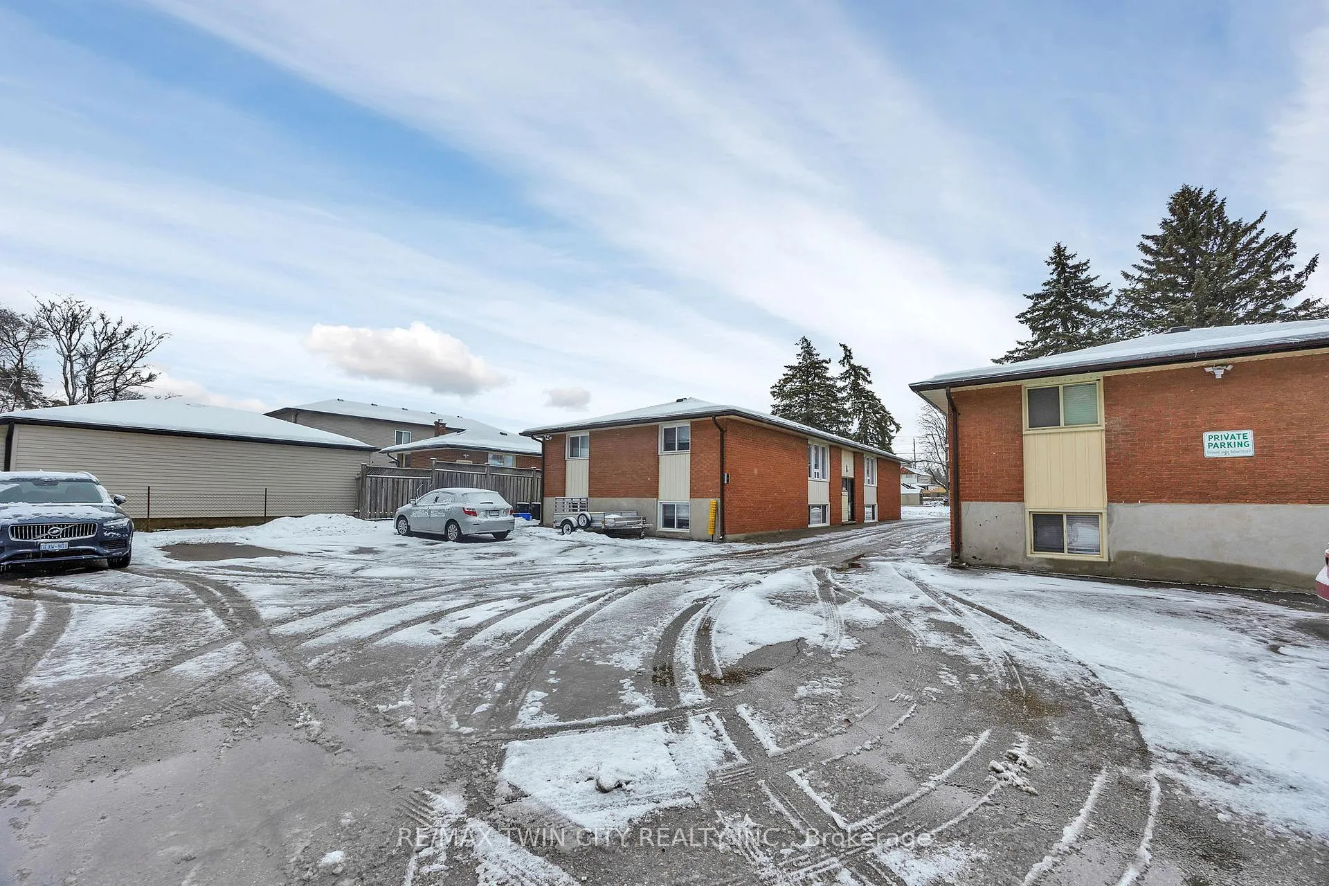 Photo 3 of 66 Barbara Crescent, Kitchener — HOMEH