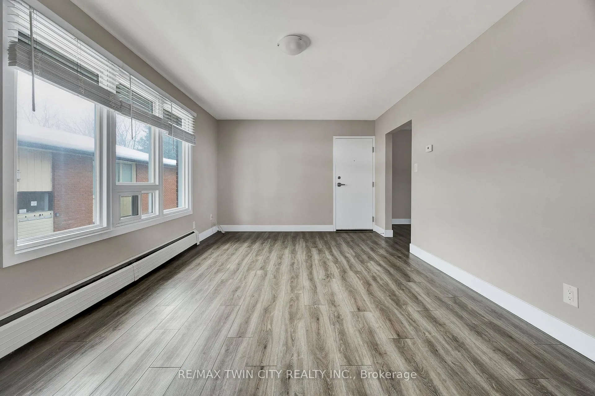 Photo 4 of 66 Barbara Crescent, Kitchener — HOMEH