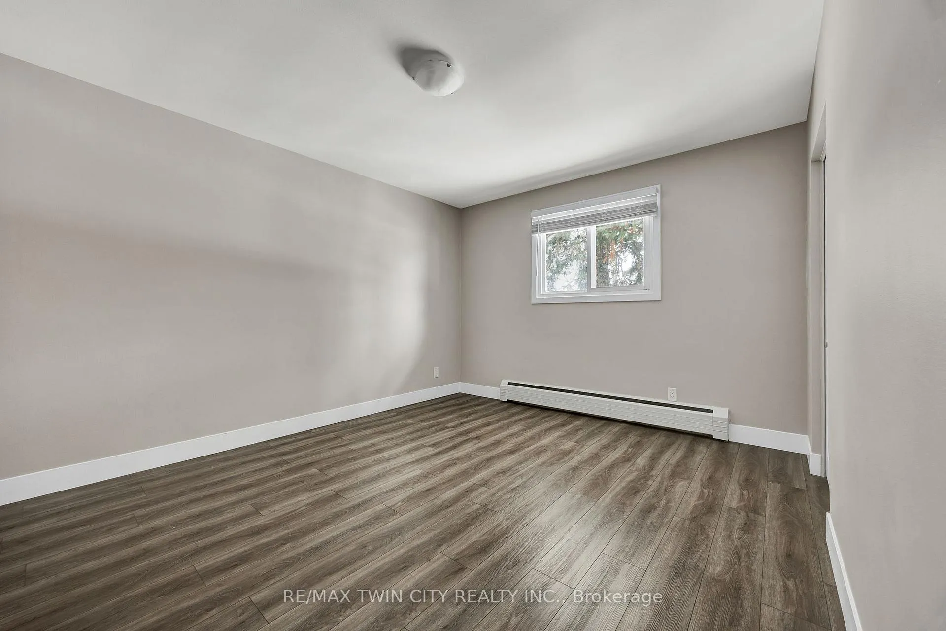 Photo 8 of 66 Barbara Crescent, Kitchener — HOMEH
