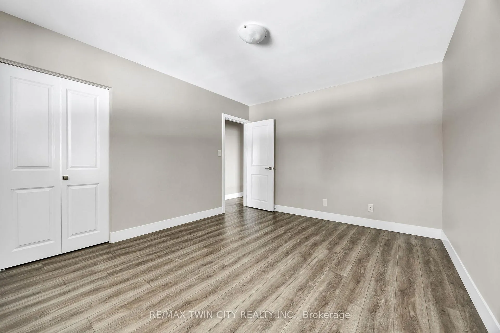 Photo 9 of 66 Barbara Crescent, Kitchener — HOMEH