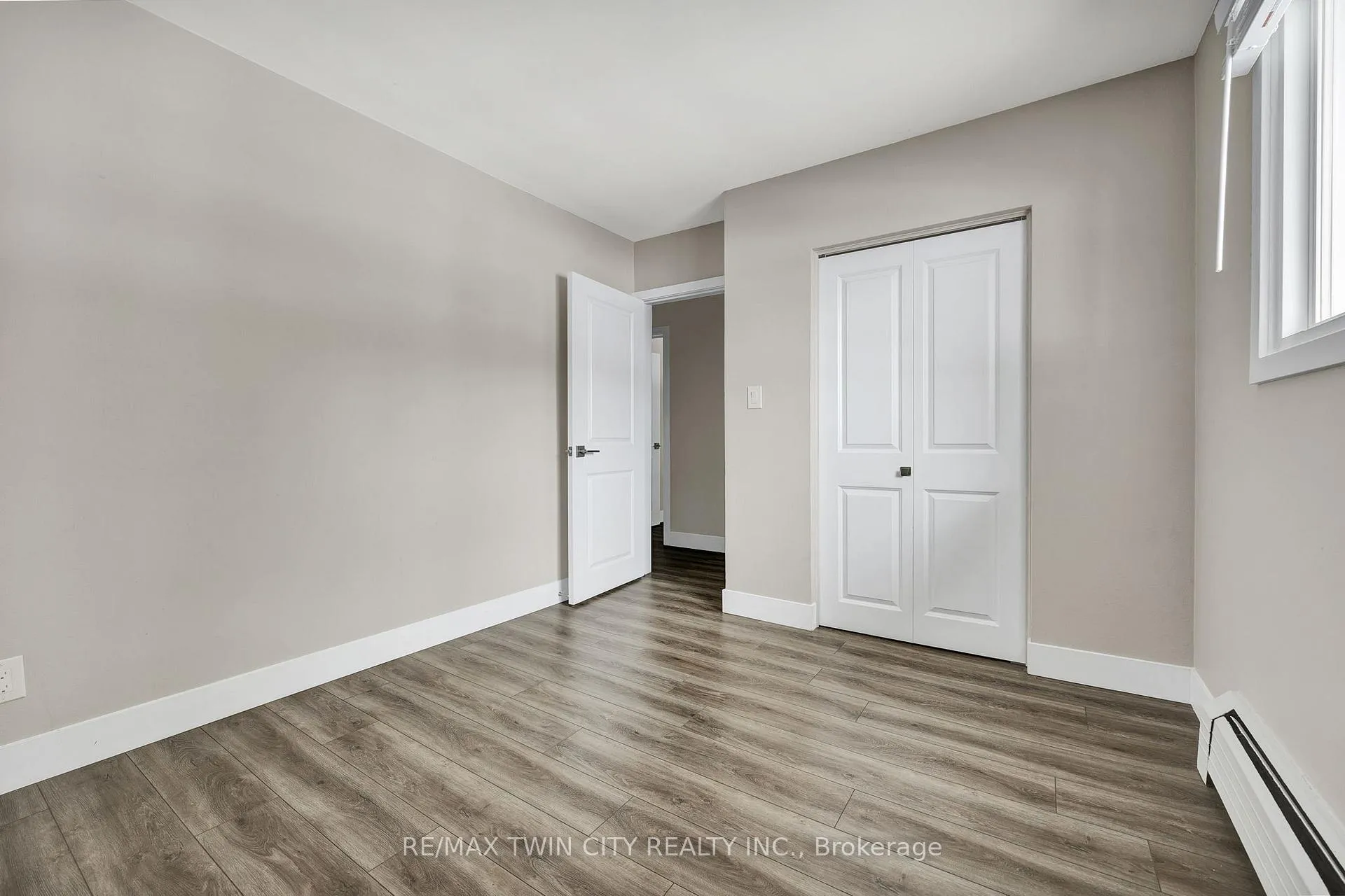 Photo 11 of 66 Barbara Crescent, Kitchener — HOMEH