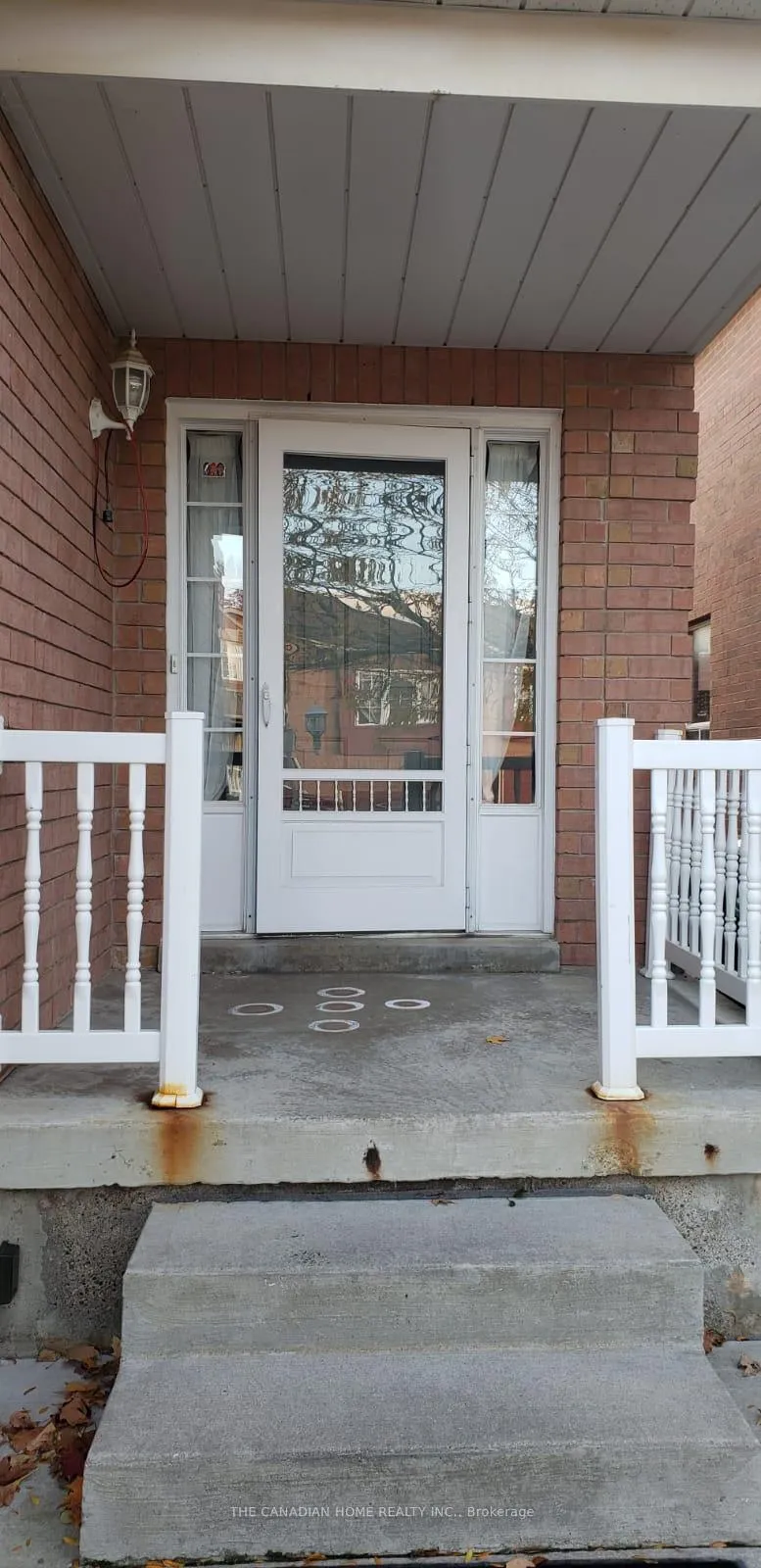 Photo 3 of 33 Baha Crescent, Brampton, Fletcher's Meadow — HOMEH