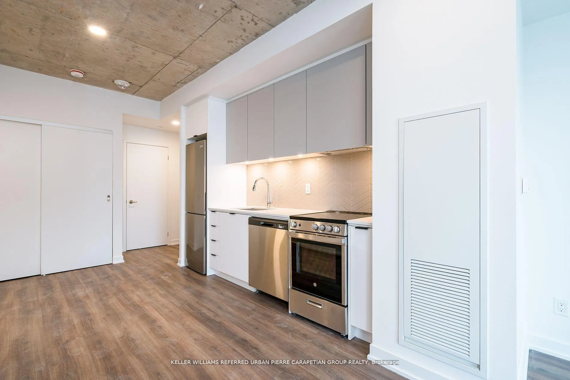 Photo 6 of Unit 407, 57 Brock Avenue, Toronto, Roncesvalles — HOMEH