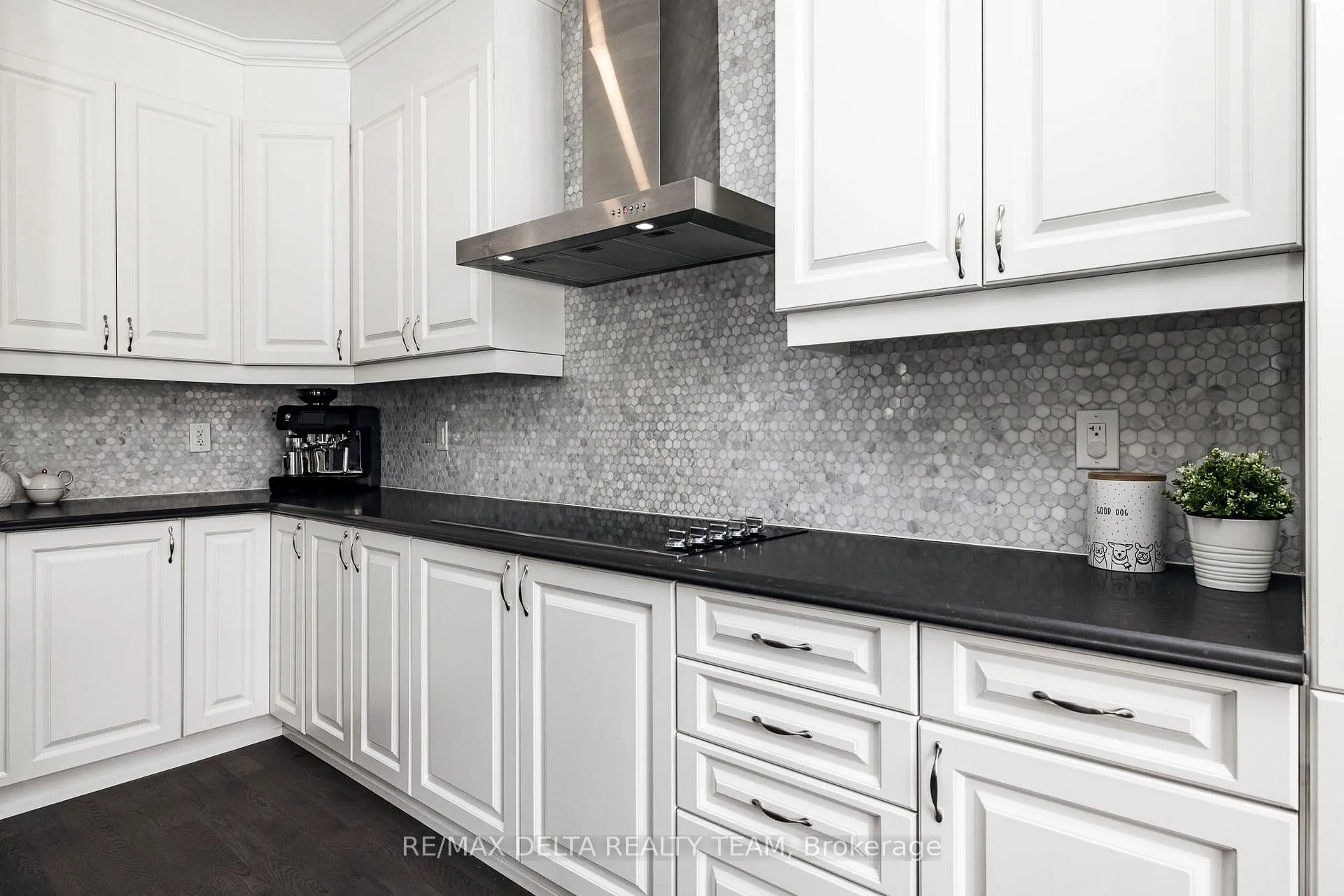Photo 11 of 199 Bartonia Circle, Ottawa, Avalon West — HOMEH