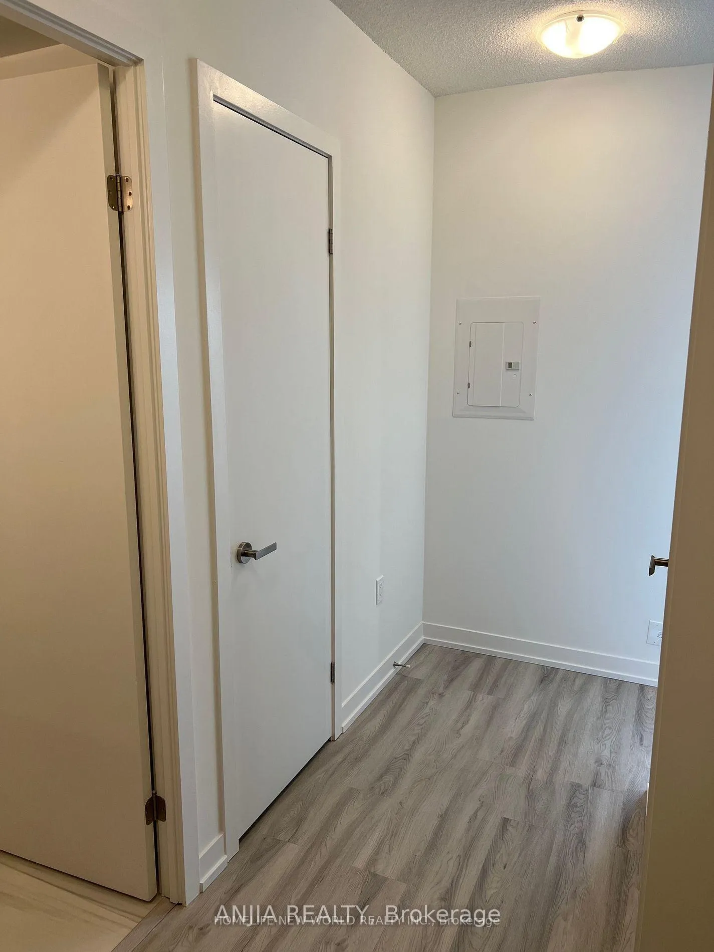 Photo 3 of Unit 4211, 55 Cooper Street, Toronto, Waterfront Communities — HOMEH