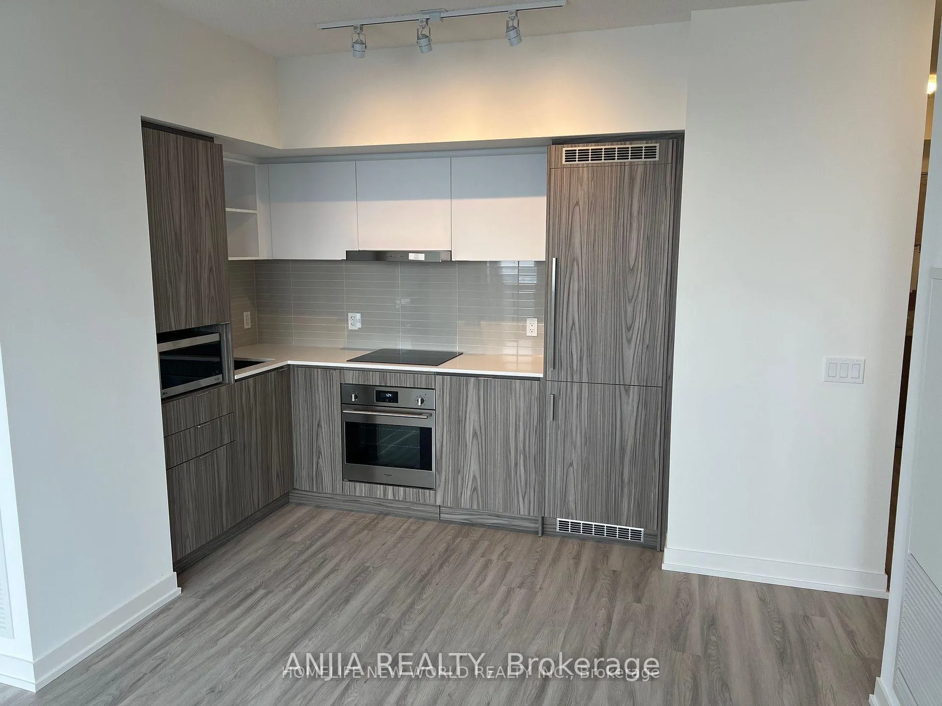 Photo 8 of Unit 4211, 55 Cooper Street, Toronto, Waterfront Communities — HOMEH