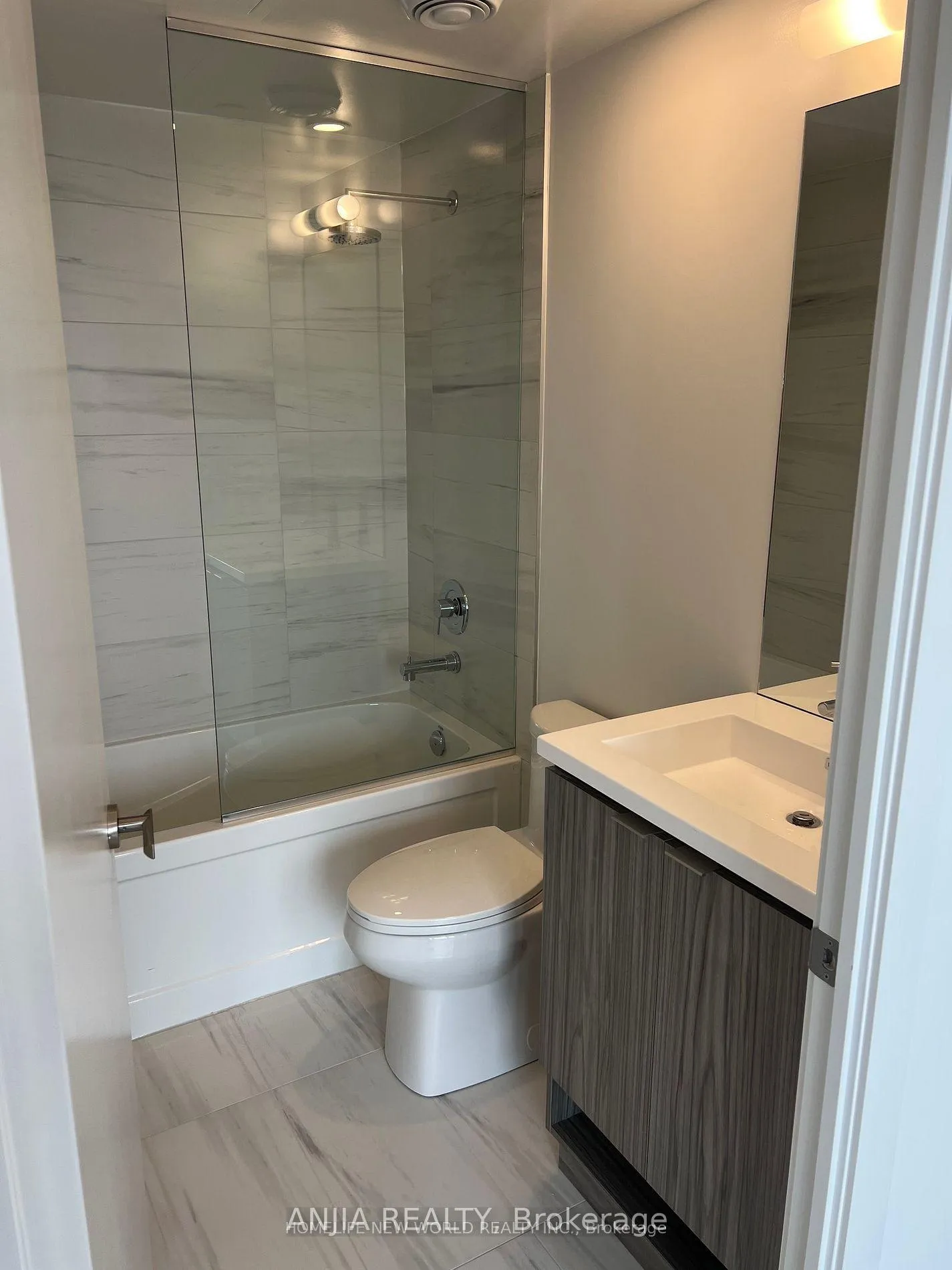 Photo 11 of Unit 4211, 55 Cooper Street, Toronto, Waterfront Communities — HOMEH