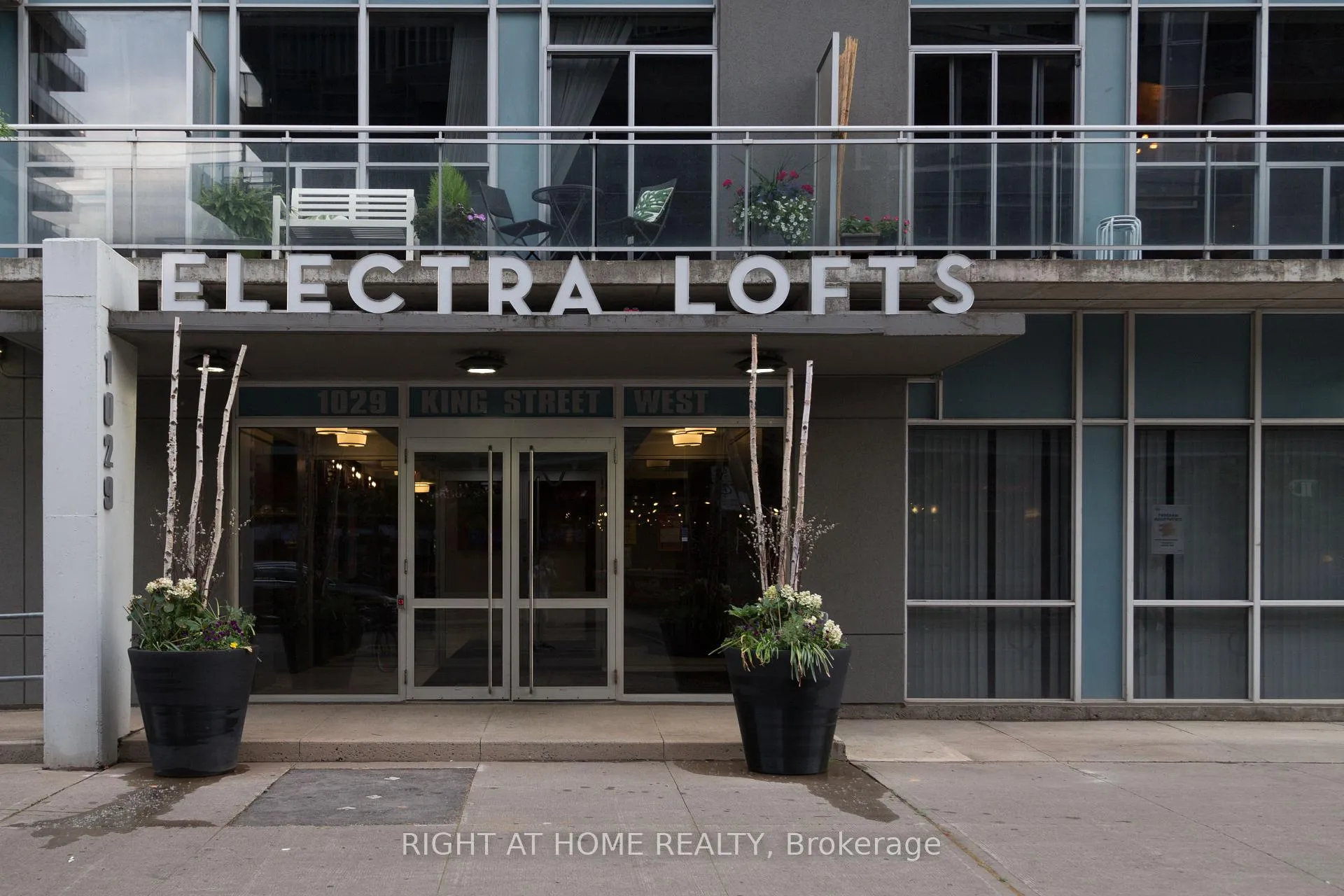 Front of Unit 1018, 1029 King Street W