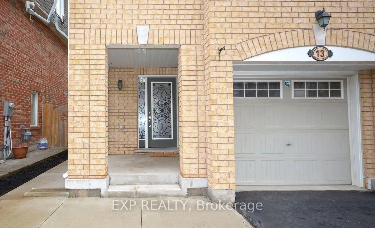 Photo 2 of 13 Colonel Frank Ching Crescent, Brampton, Fletcher's West — HOMEH