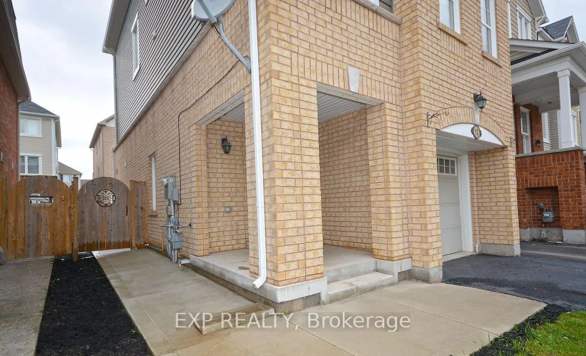 Photo 37 of 13 Colonel Frank Ching Crescent, Brampton, Fletcher's West — HOMEH