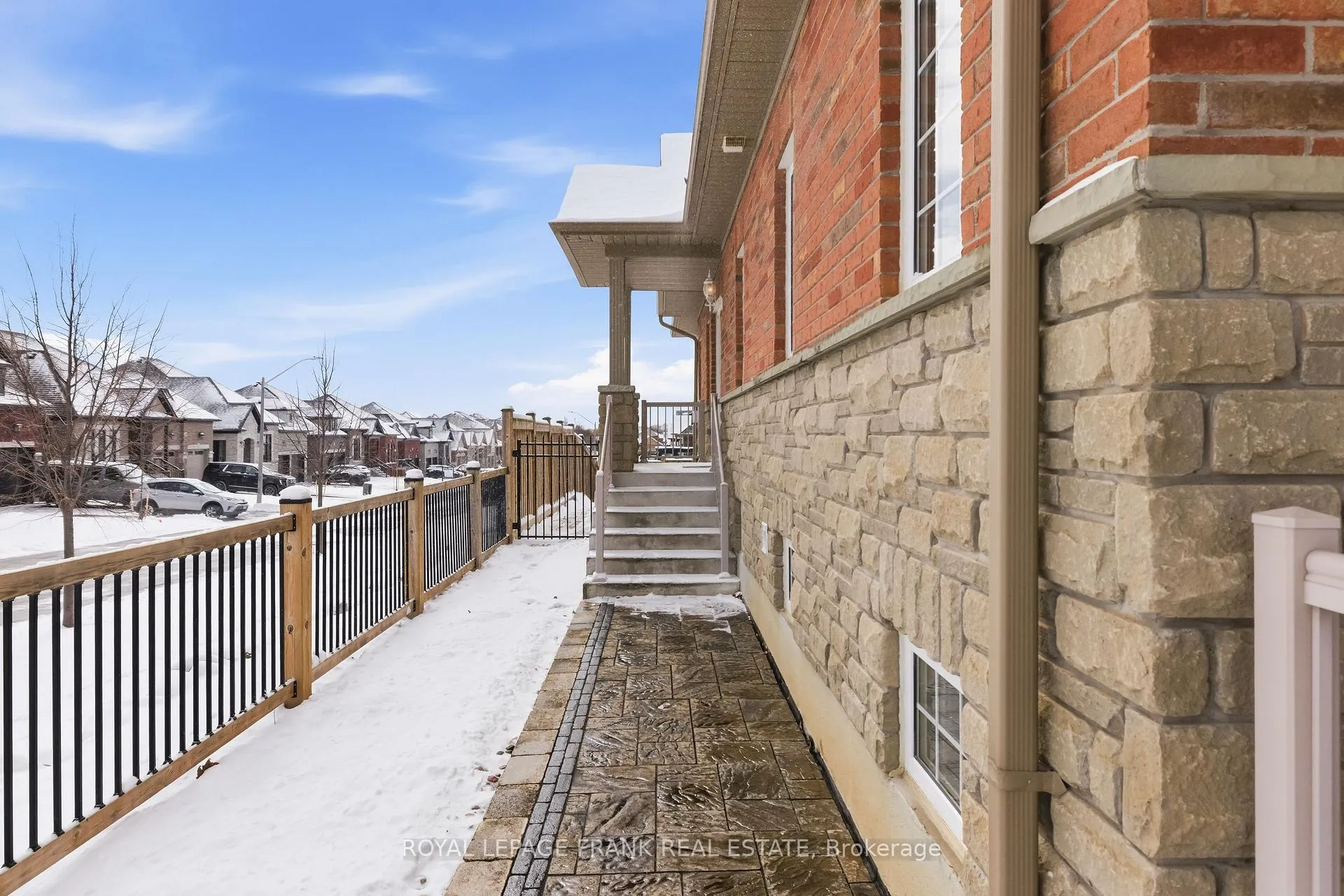 Photo 4 of 51 Nathan Avenue, Whitby, Brooklin — HOMEH