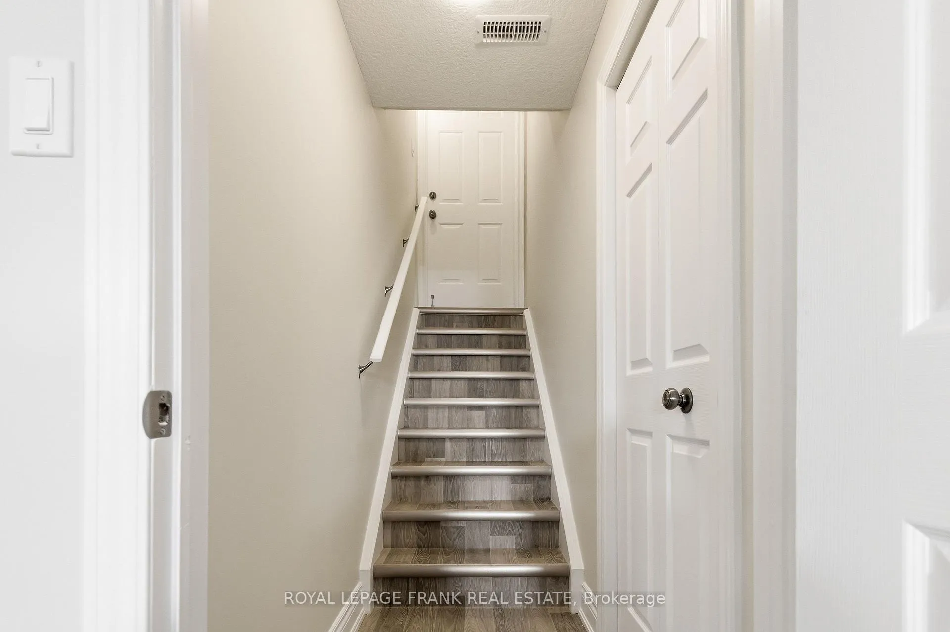 Photo 35 of 51 Nathan Avenue, Whitby, Brooklin — HOMEH