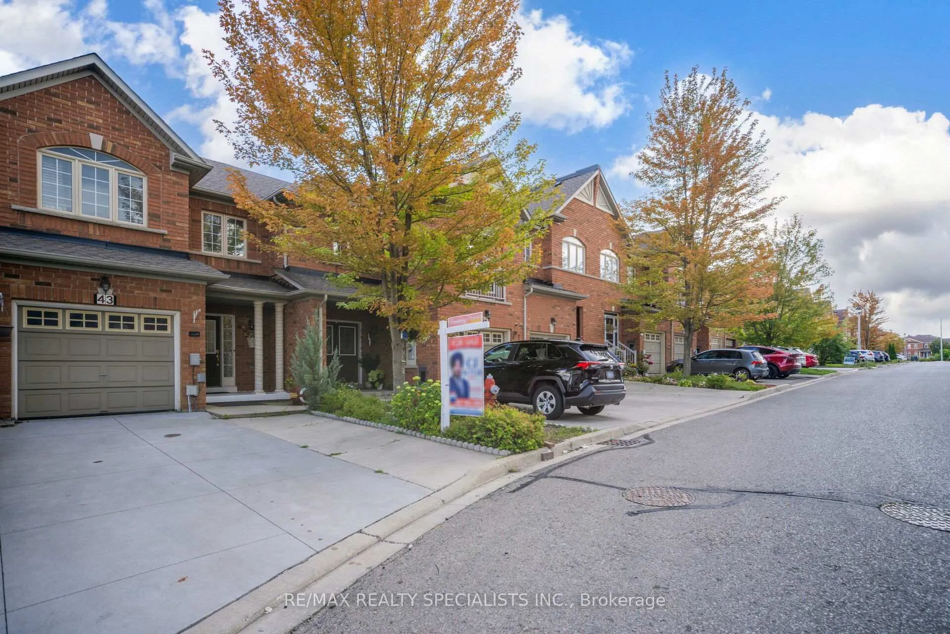 Photo 2 of 43 Rockgarden Trail, Brampton, Sandringham-Wellington — HOMEH