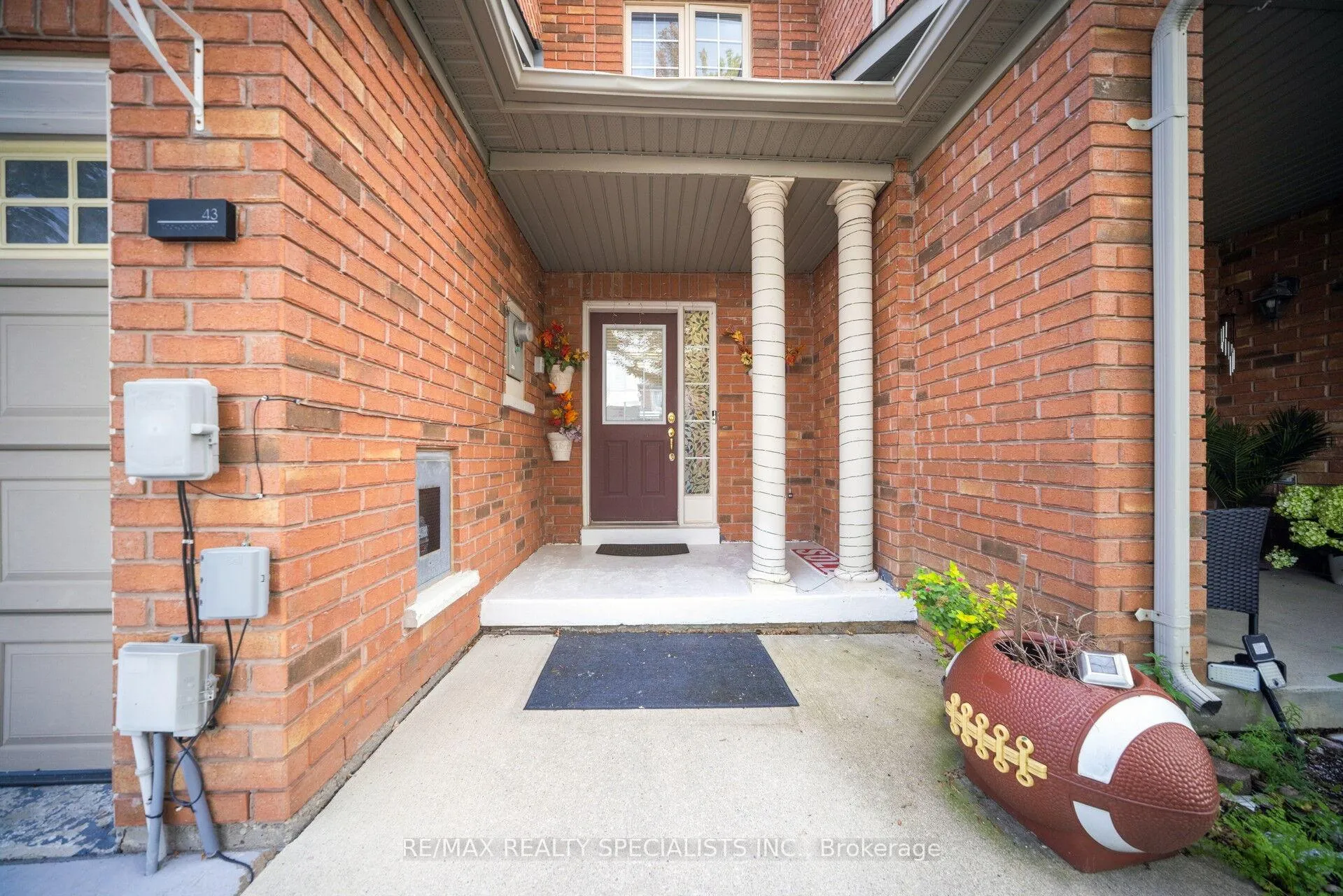 Photo 3 of 43 Rockgarden Trail, Brampton, Sandringham-Wellington — HOMEH