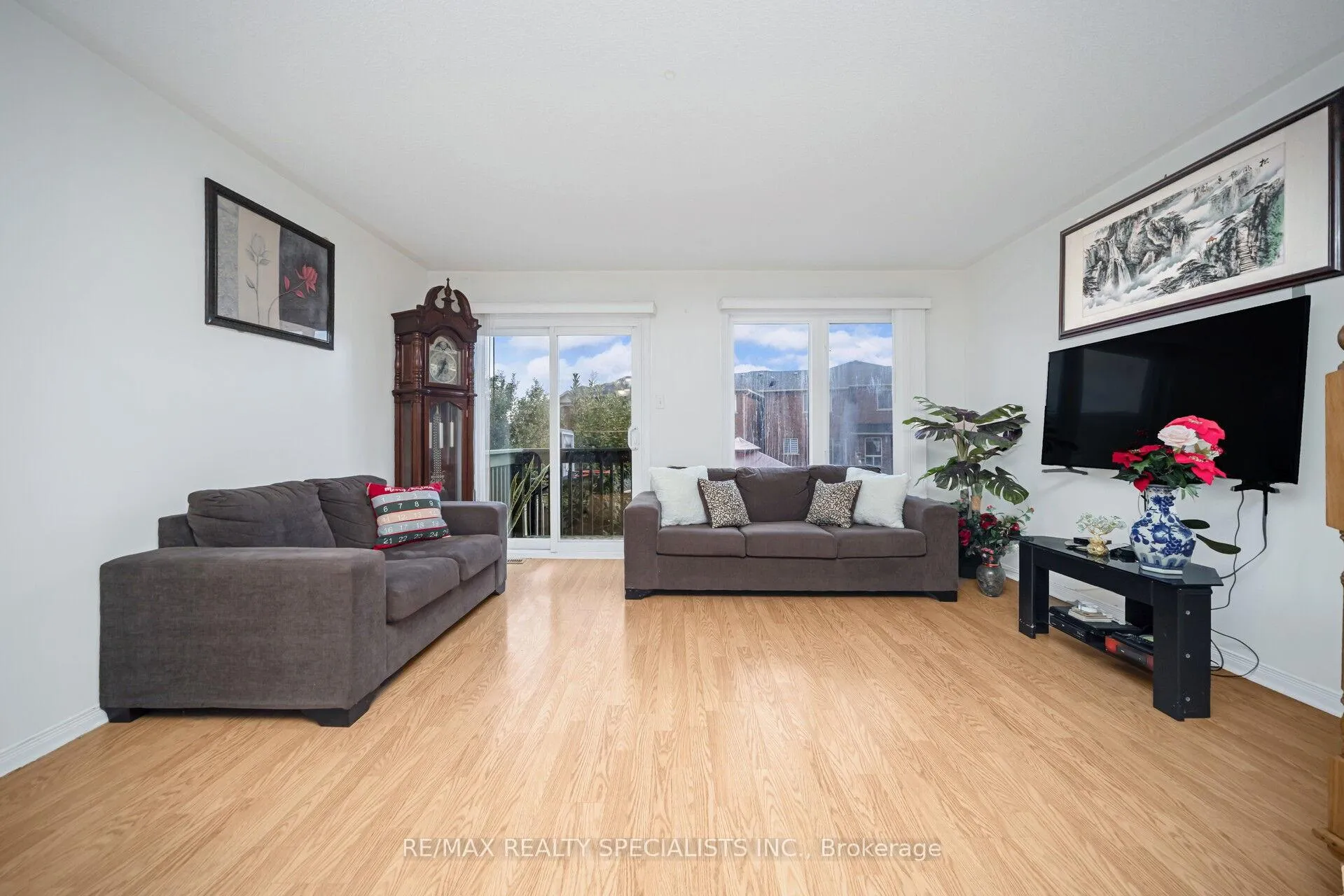 Photo 4 of 43 Rockgarden Trail, Brampton, Sandringham-Wellington — HOMEH