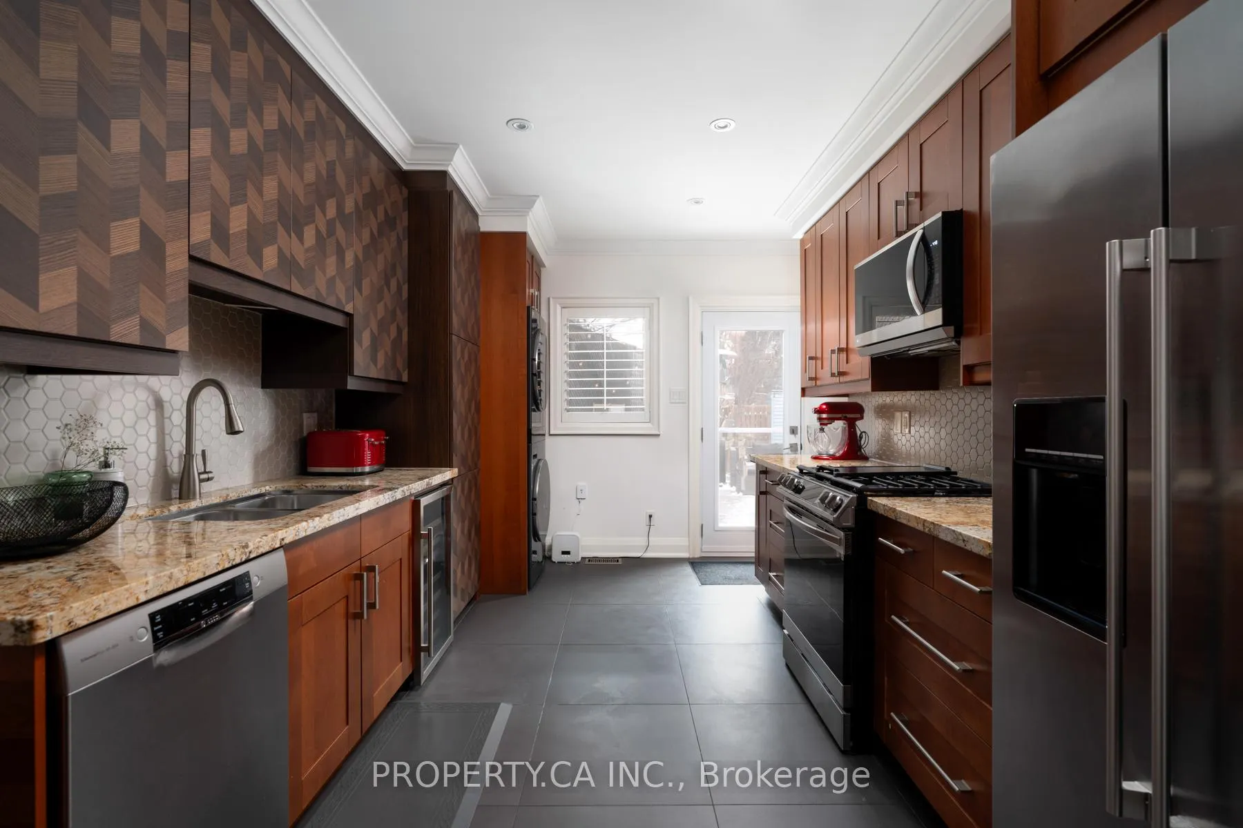 Photo 8 of 283 Lansdowne Avenue, Toronto, Little Portugal — HOMEH