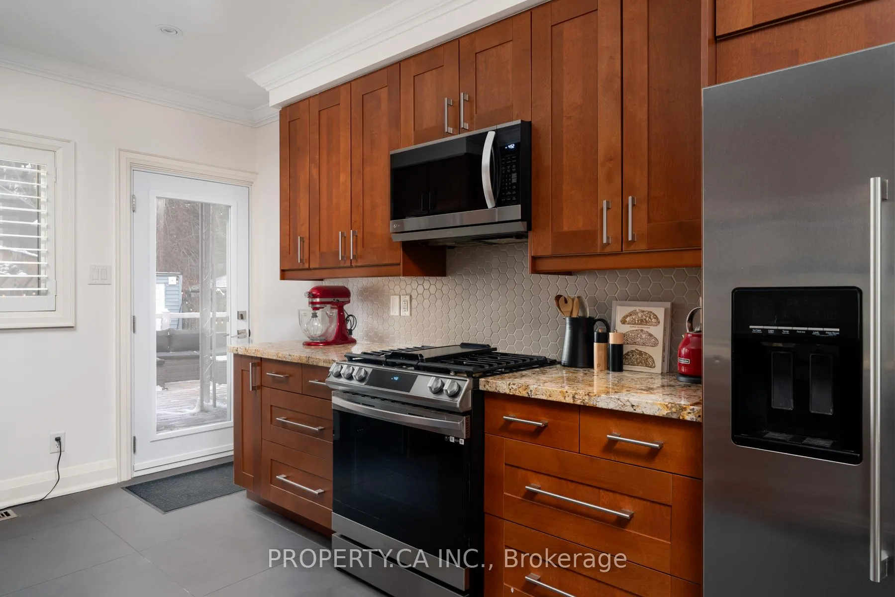 Photo 10 of 283 Lansdowne Avenue, Toronto, Little Portugal — HOMEH