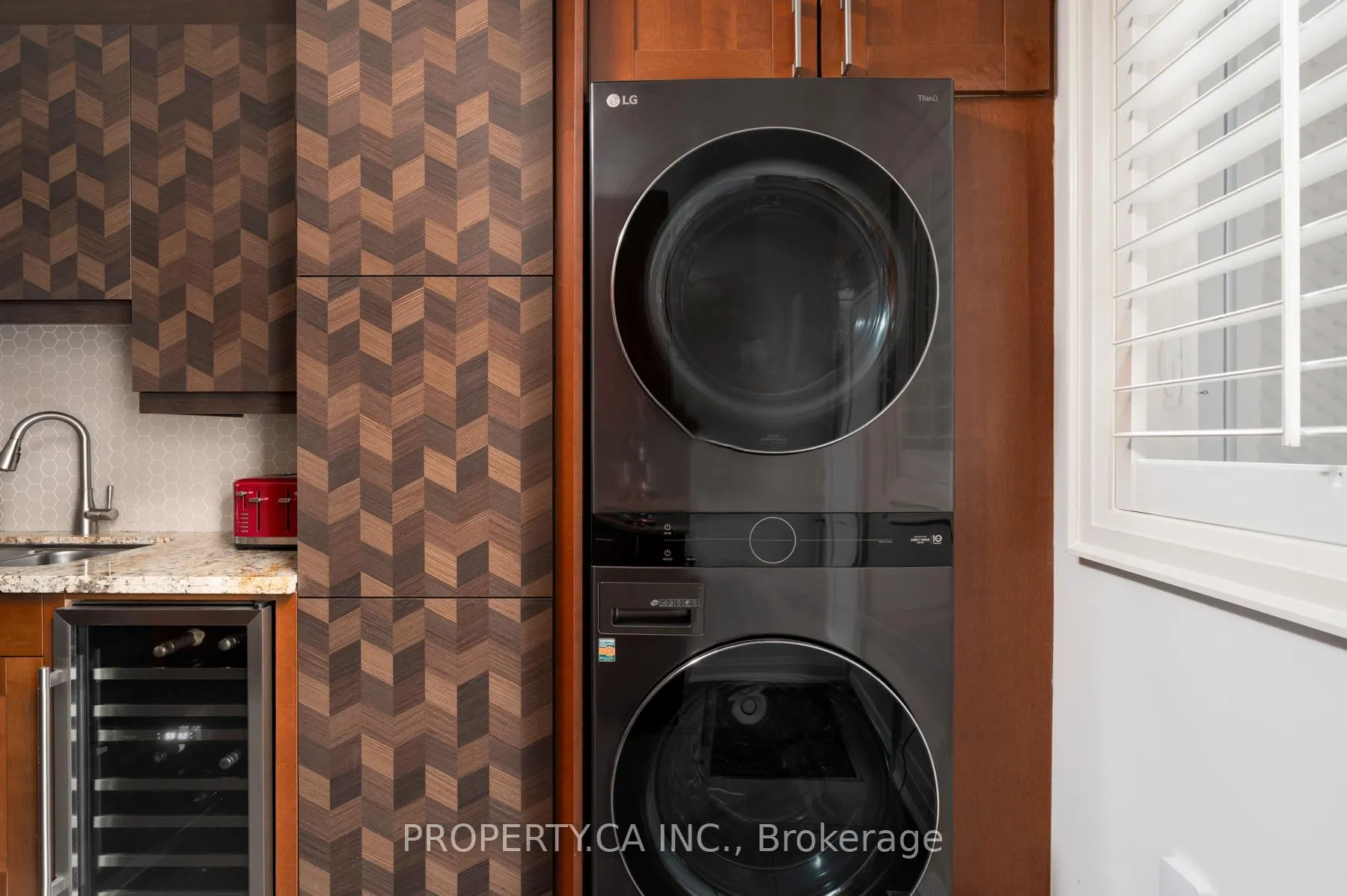 Photo 11 of 283 Lansdowne Avenue, Toronto, Little Portugal — HOMEH